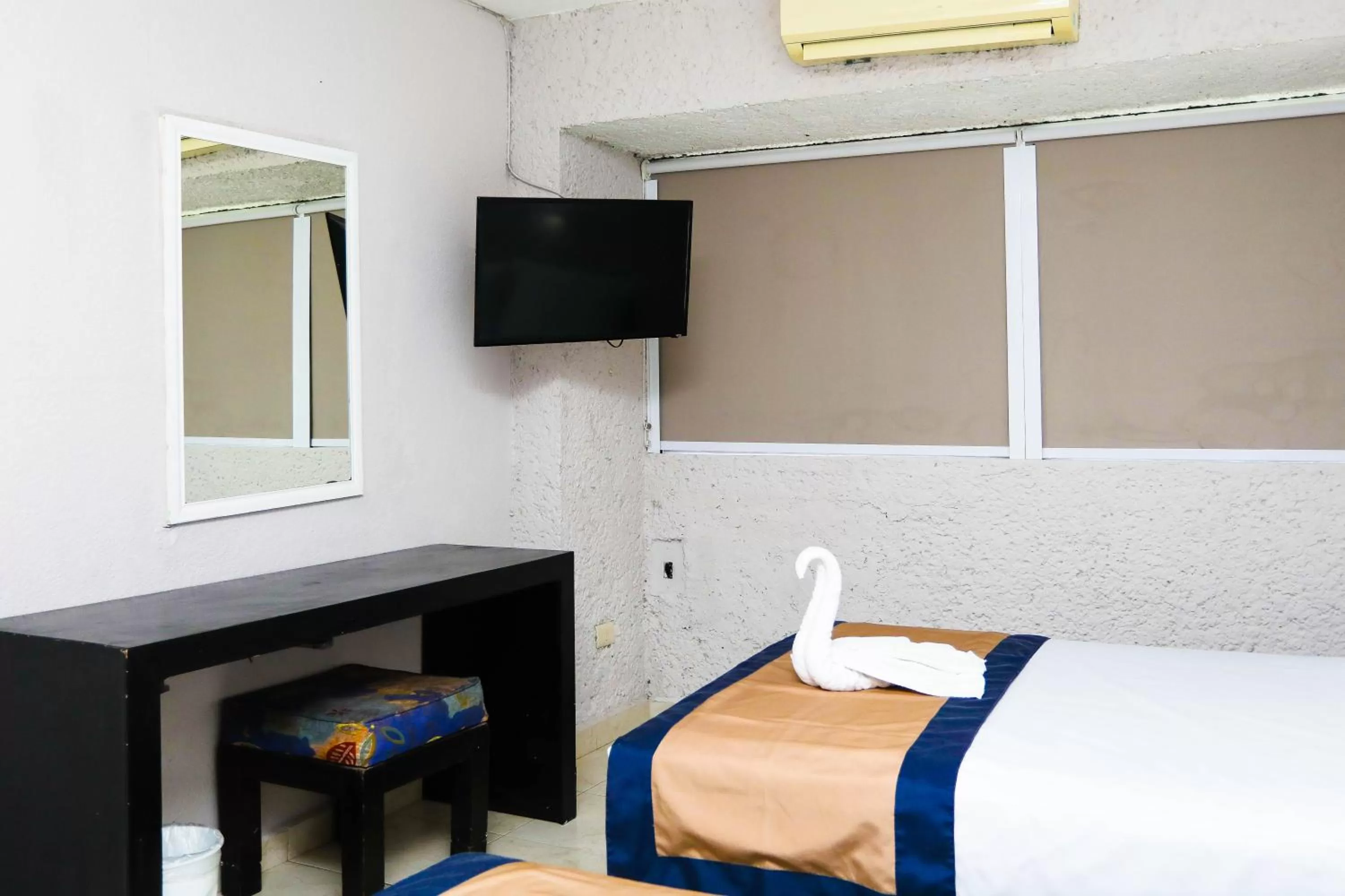 Bedroom, Bed in Hotel Caribe Internacional Cancun