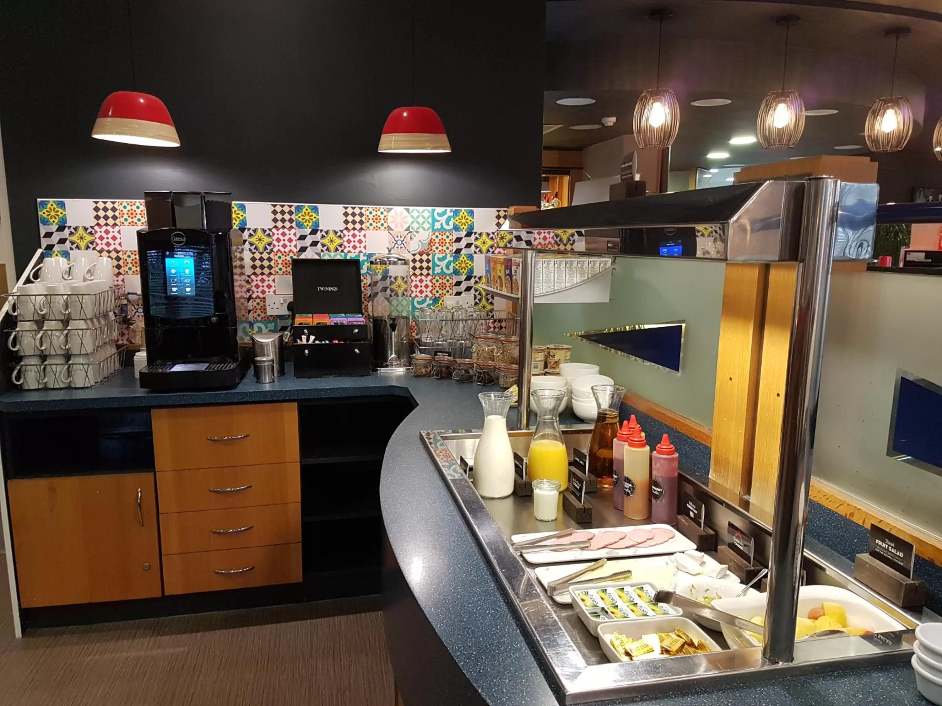 Restaurant/places to eat in ibis Cardiff Gate - International Business Park