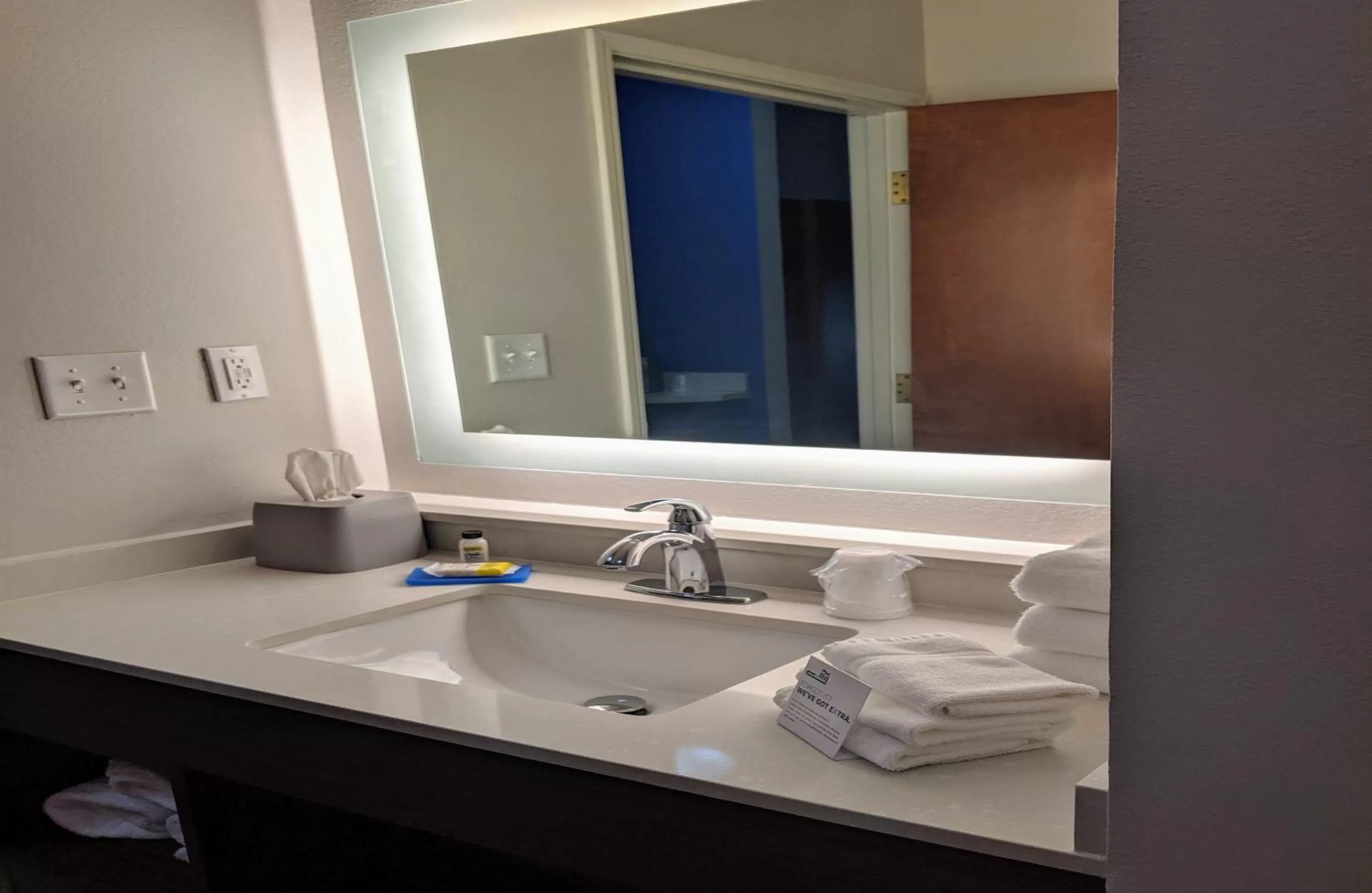 King room - Disability Access Hearing Accessible in Holiday Inn Express Stephens City by IHG