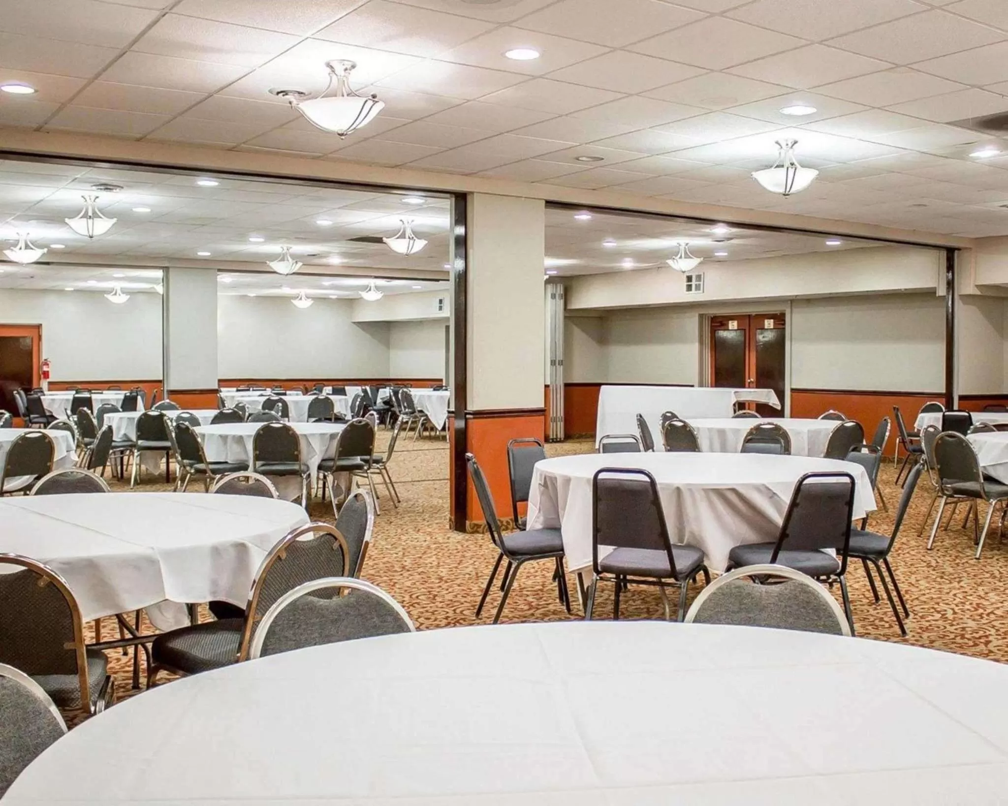 On site, Restaurant/Places to Eat in Norwood Inn & Suites Columbus