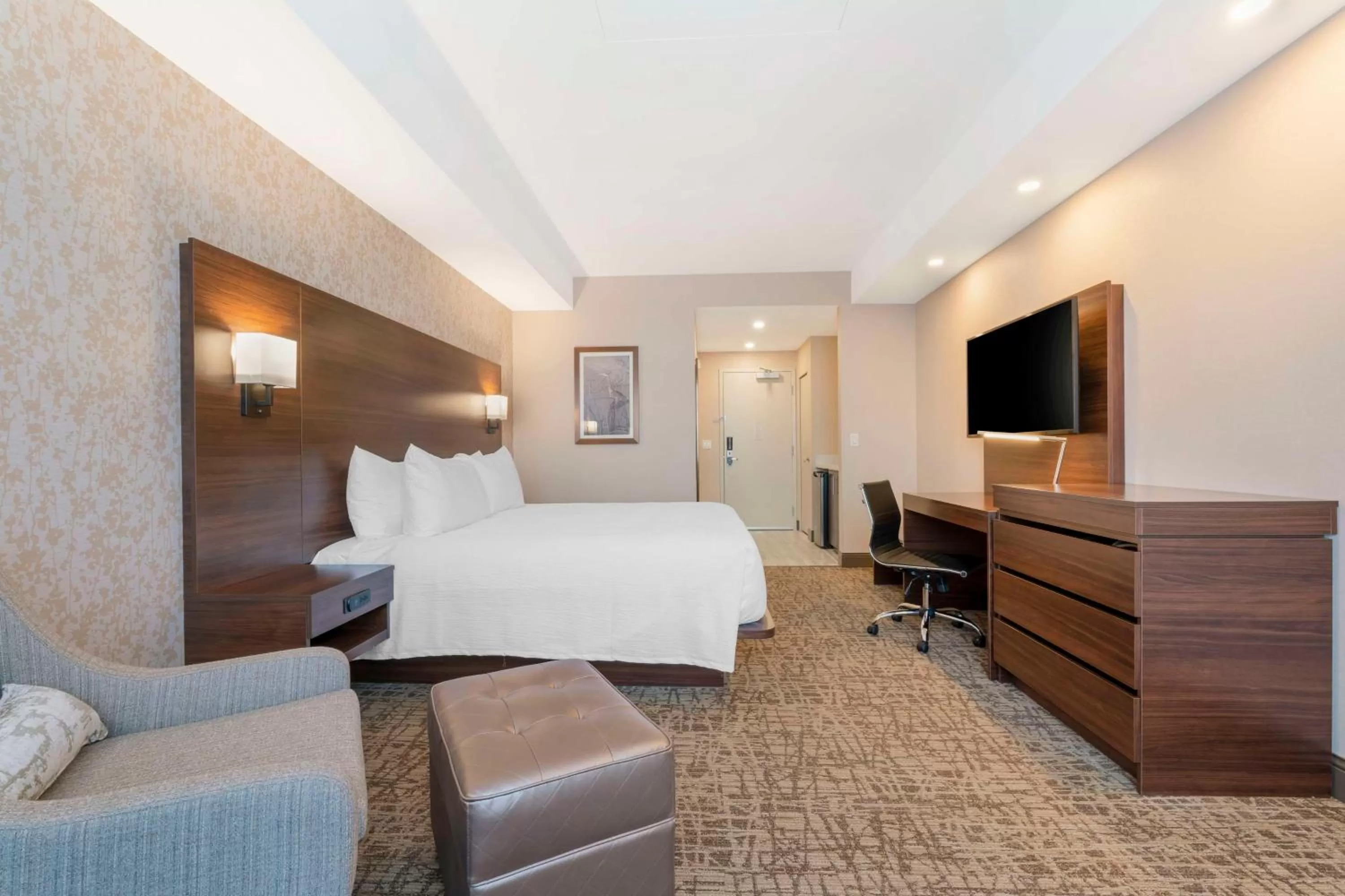 Bedroom, Bed in Best Western PLUS Mission City Lodge