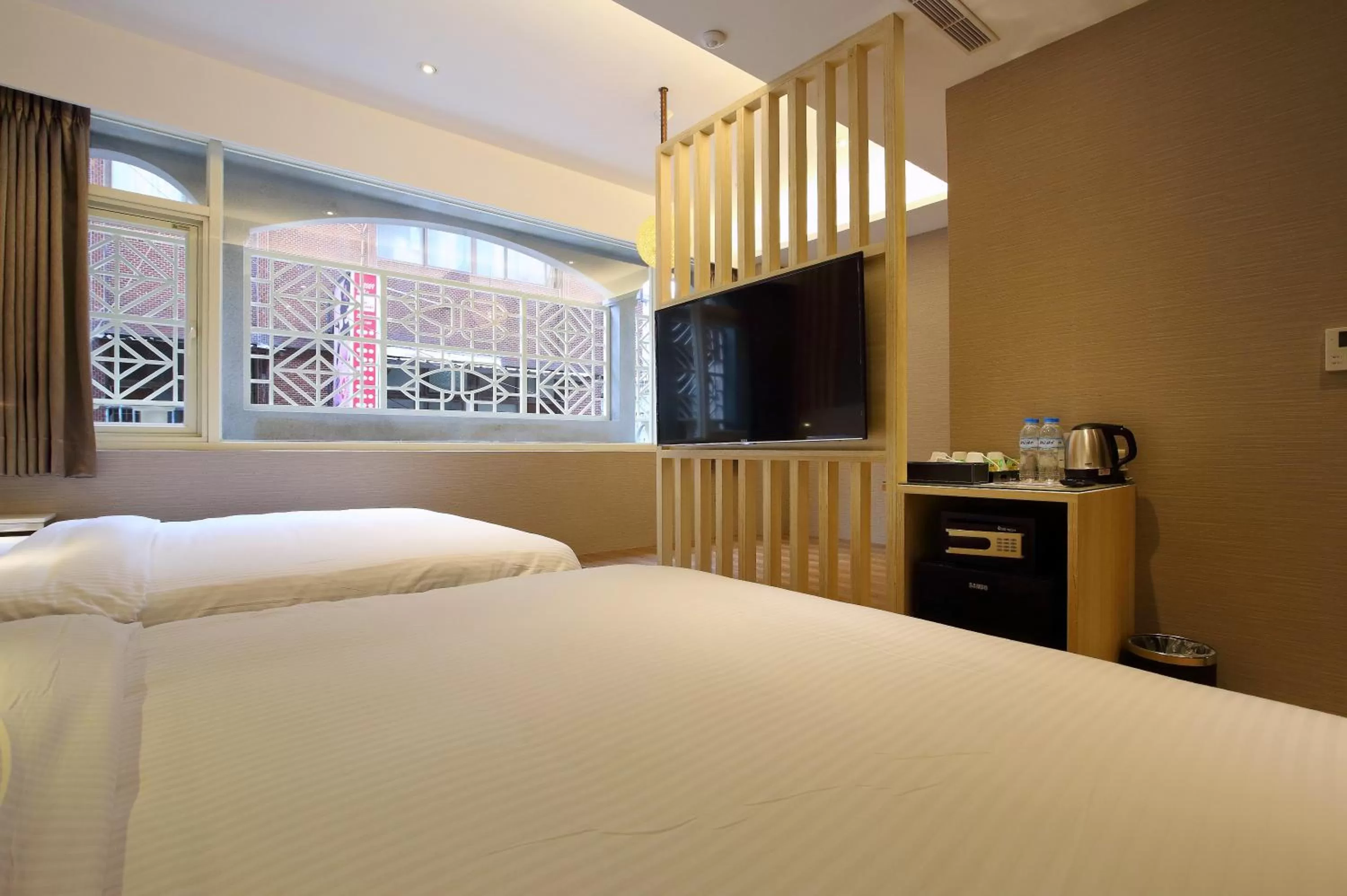 Photo of the whole room in Bayman Hotel