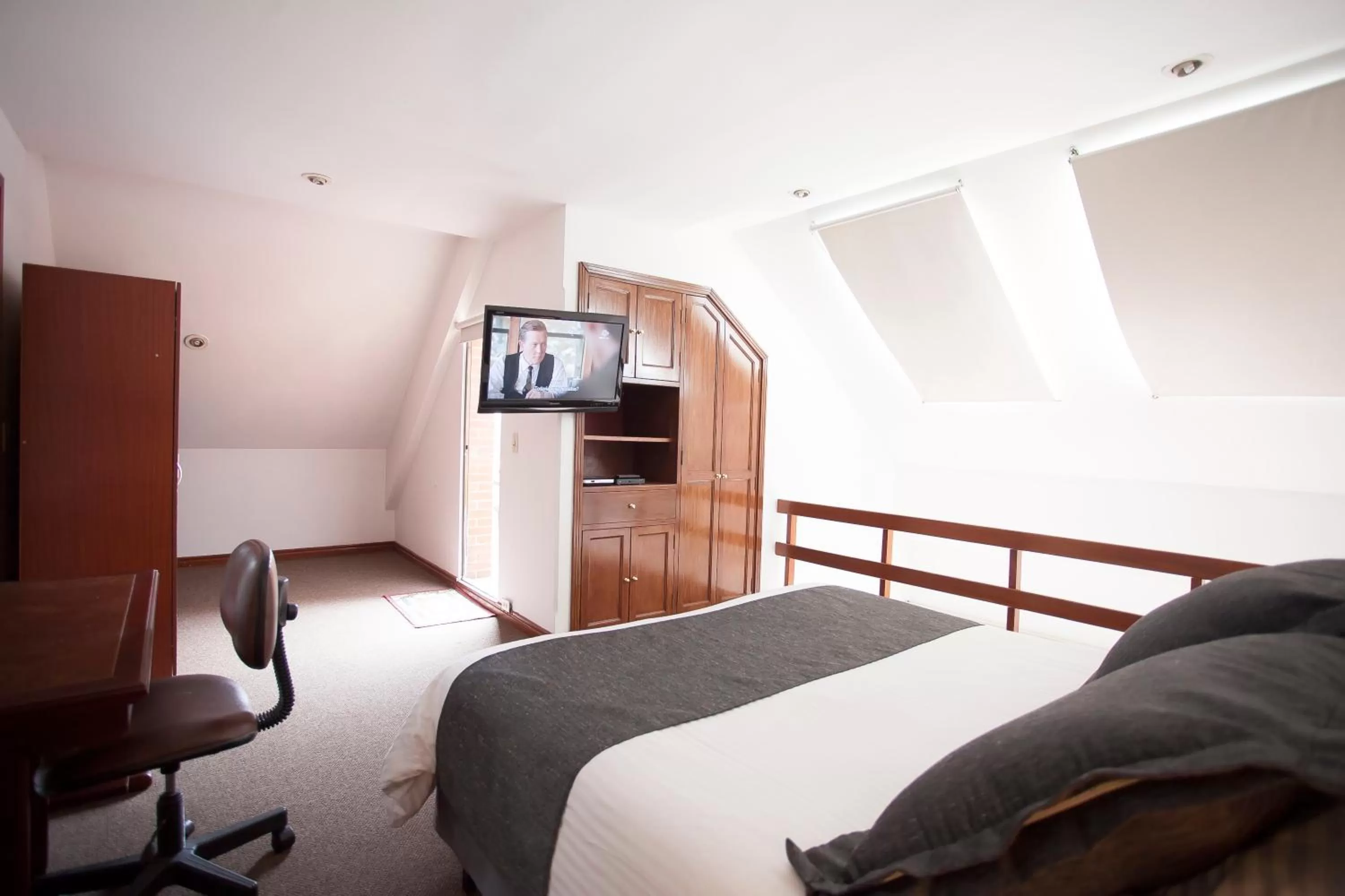 Bed in Cora 96 Street Apartments