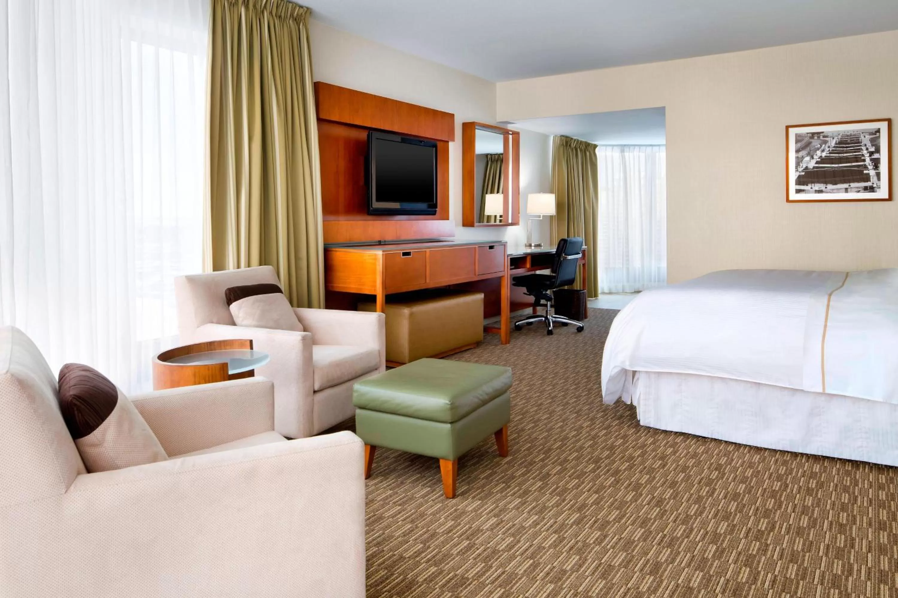 Photo of the whole room, Bed in The Westin Ottawa