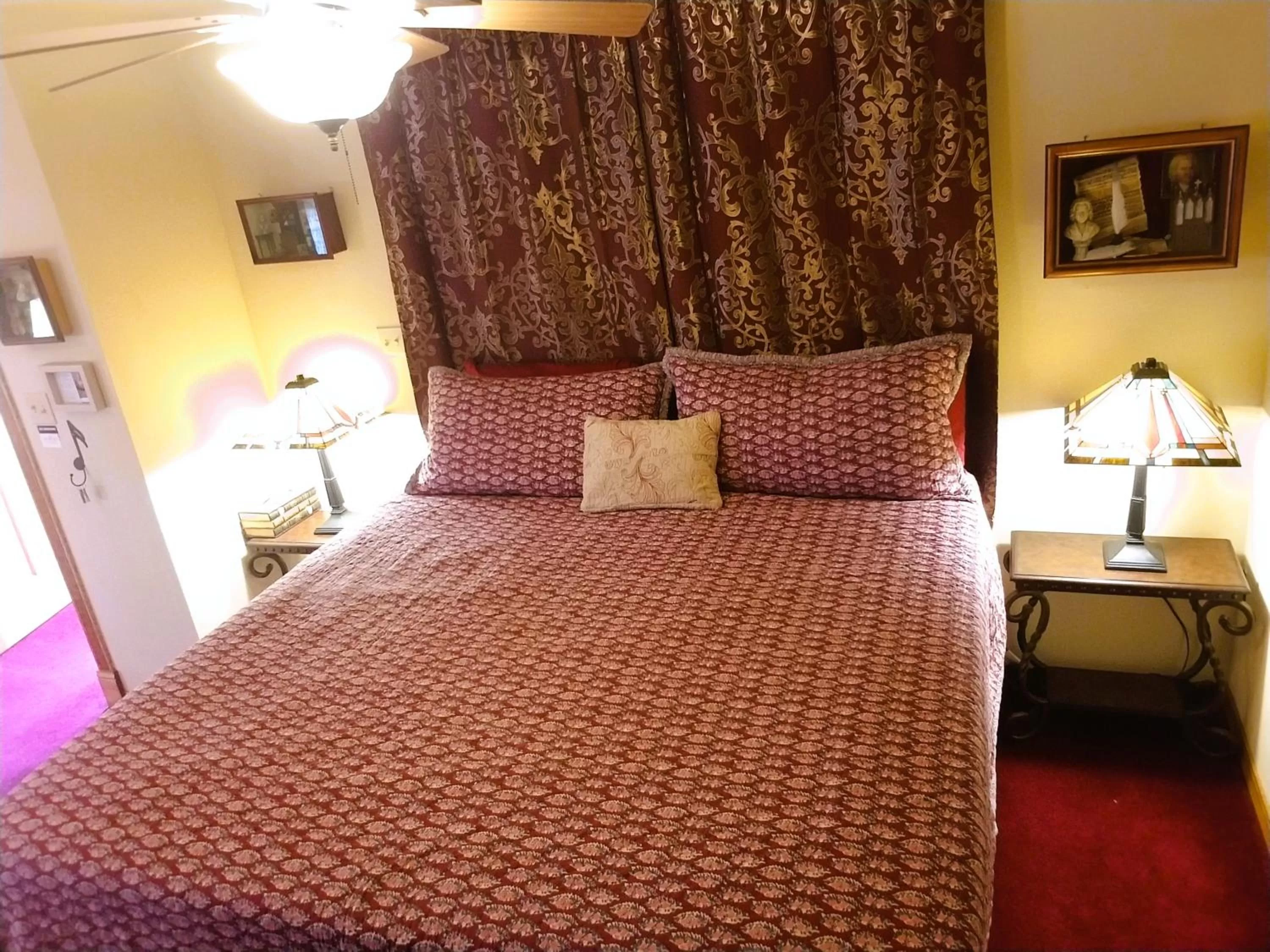 Bed in All Seasons Inn