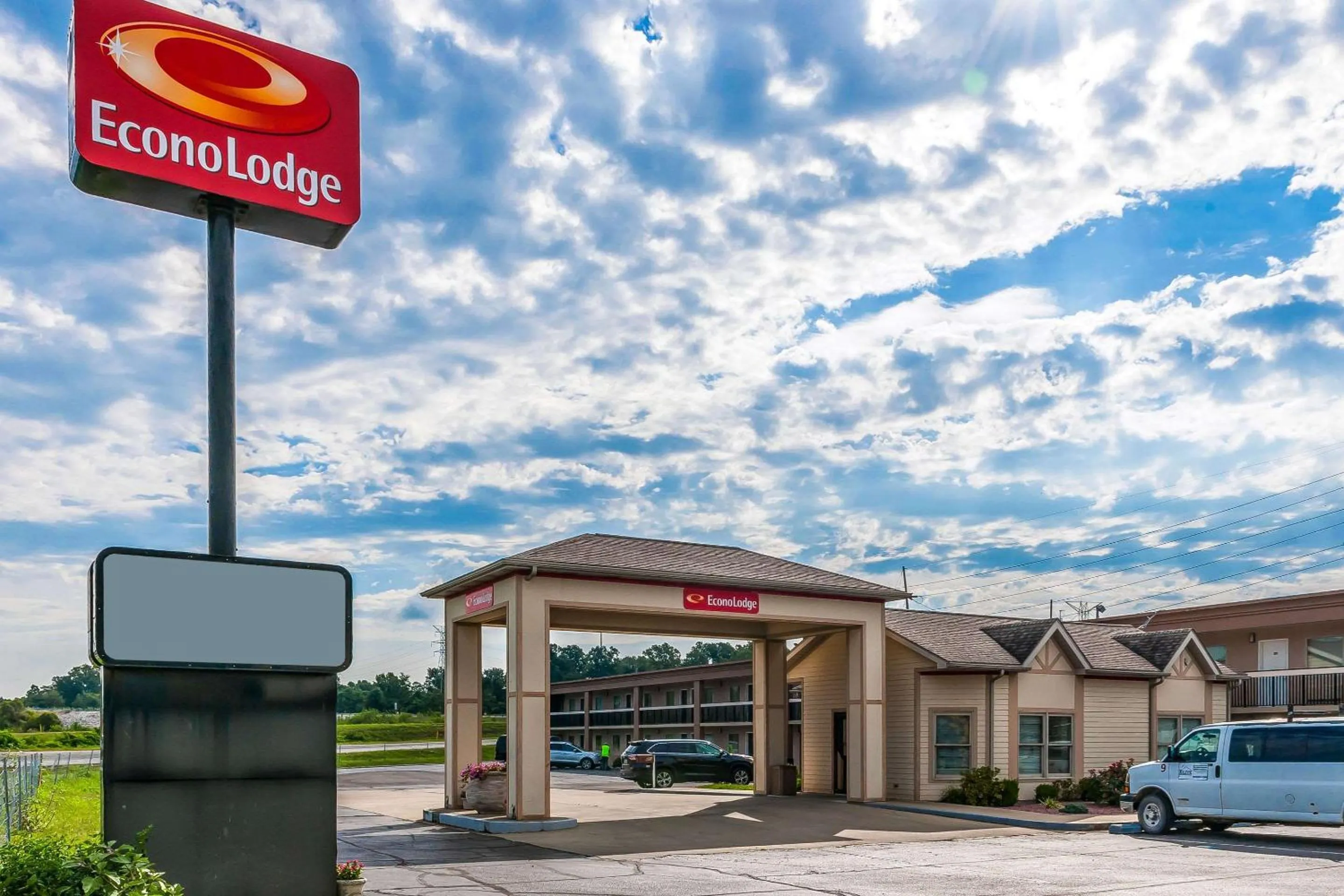 Property building in Econo Lodge Vincennes