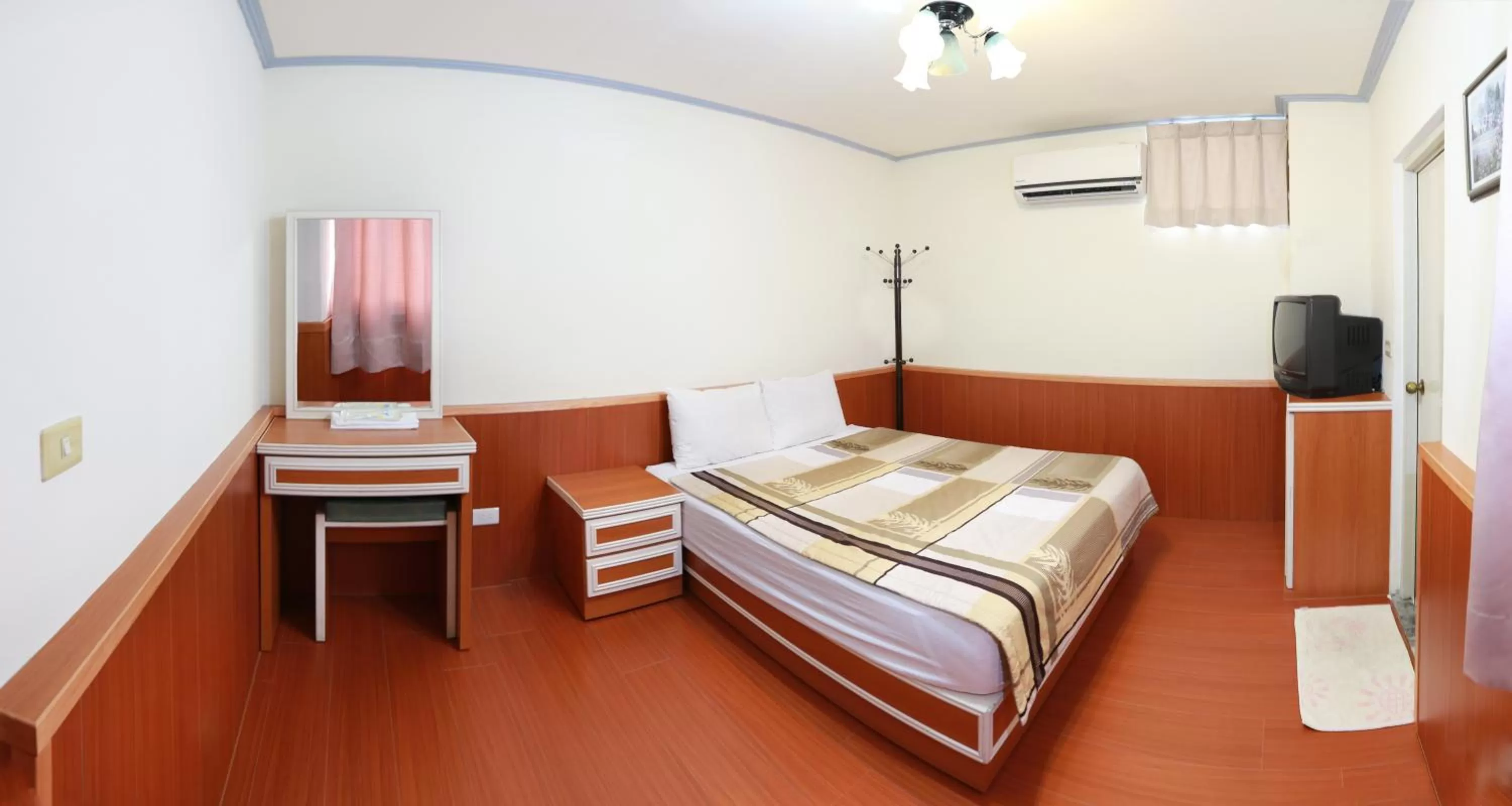 Photo of the whole room, Bed in Yuan-Yee Homestay