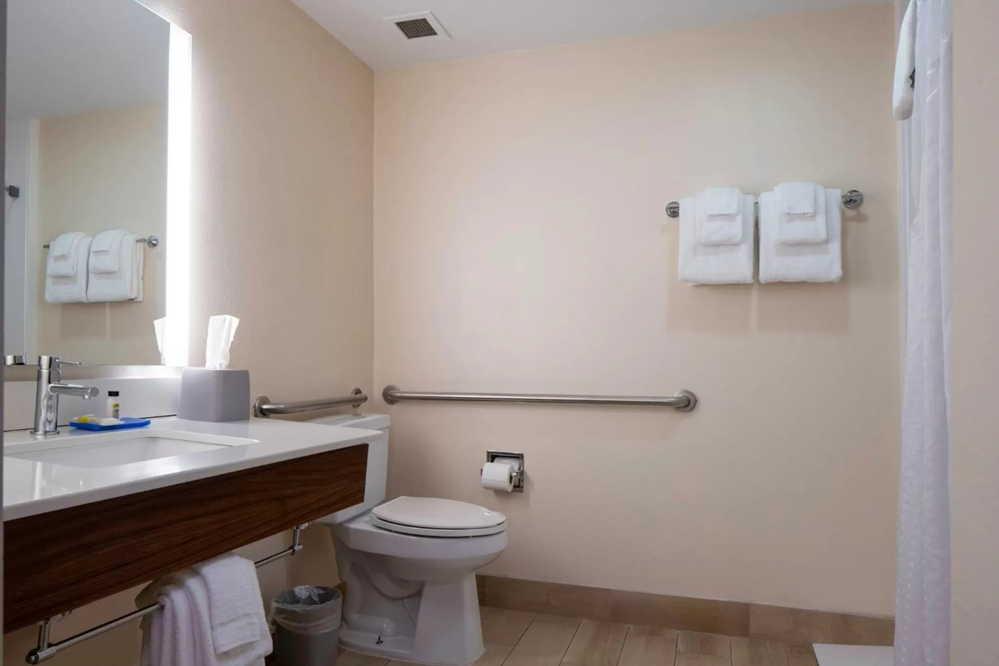 Photo of the whole room in Holiday Inn Express North Myrtle Beach - Little River by IHG