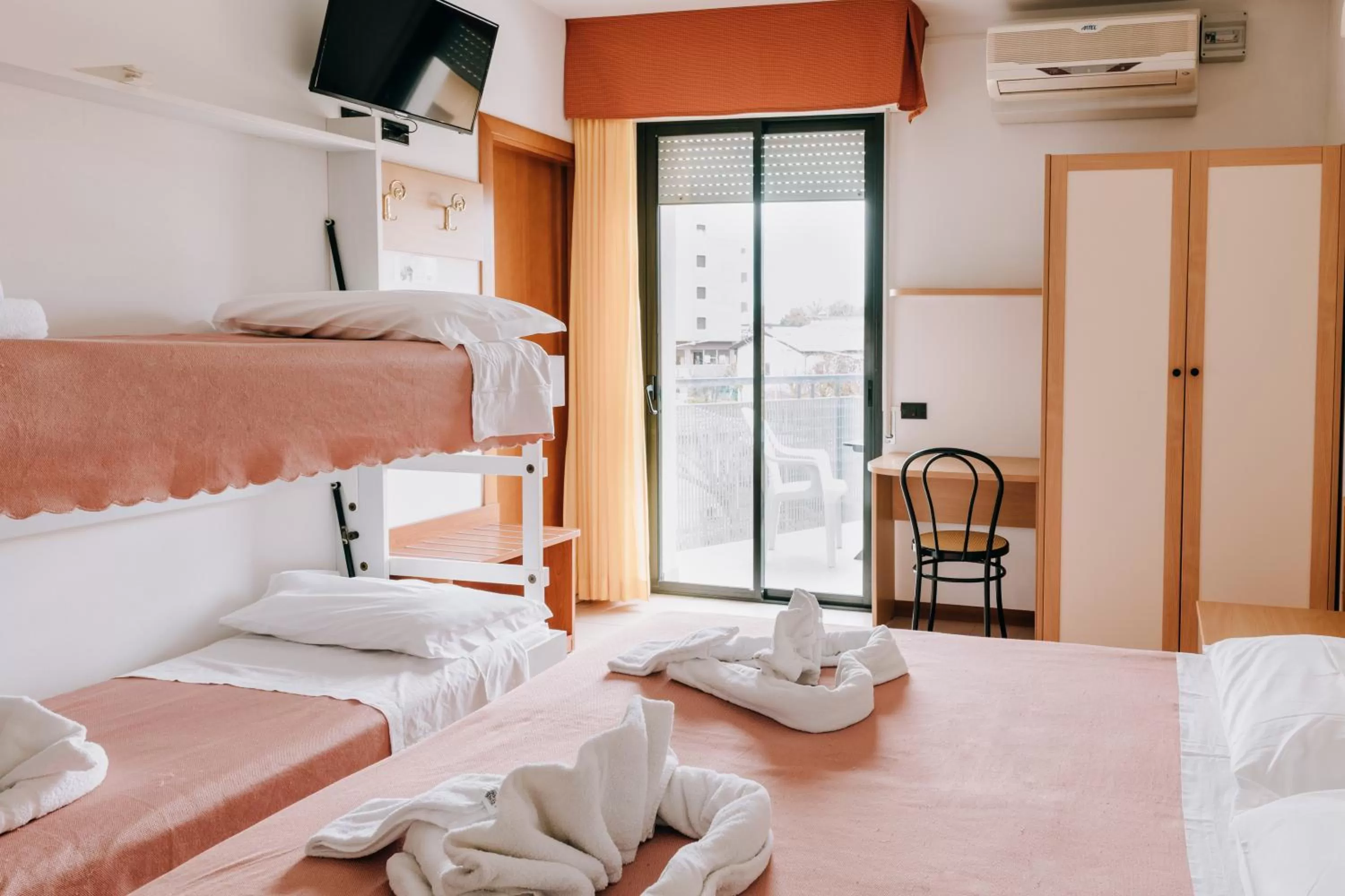 bunk bed, Bed in Hotel Villa Claudia