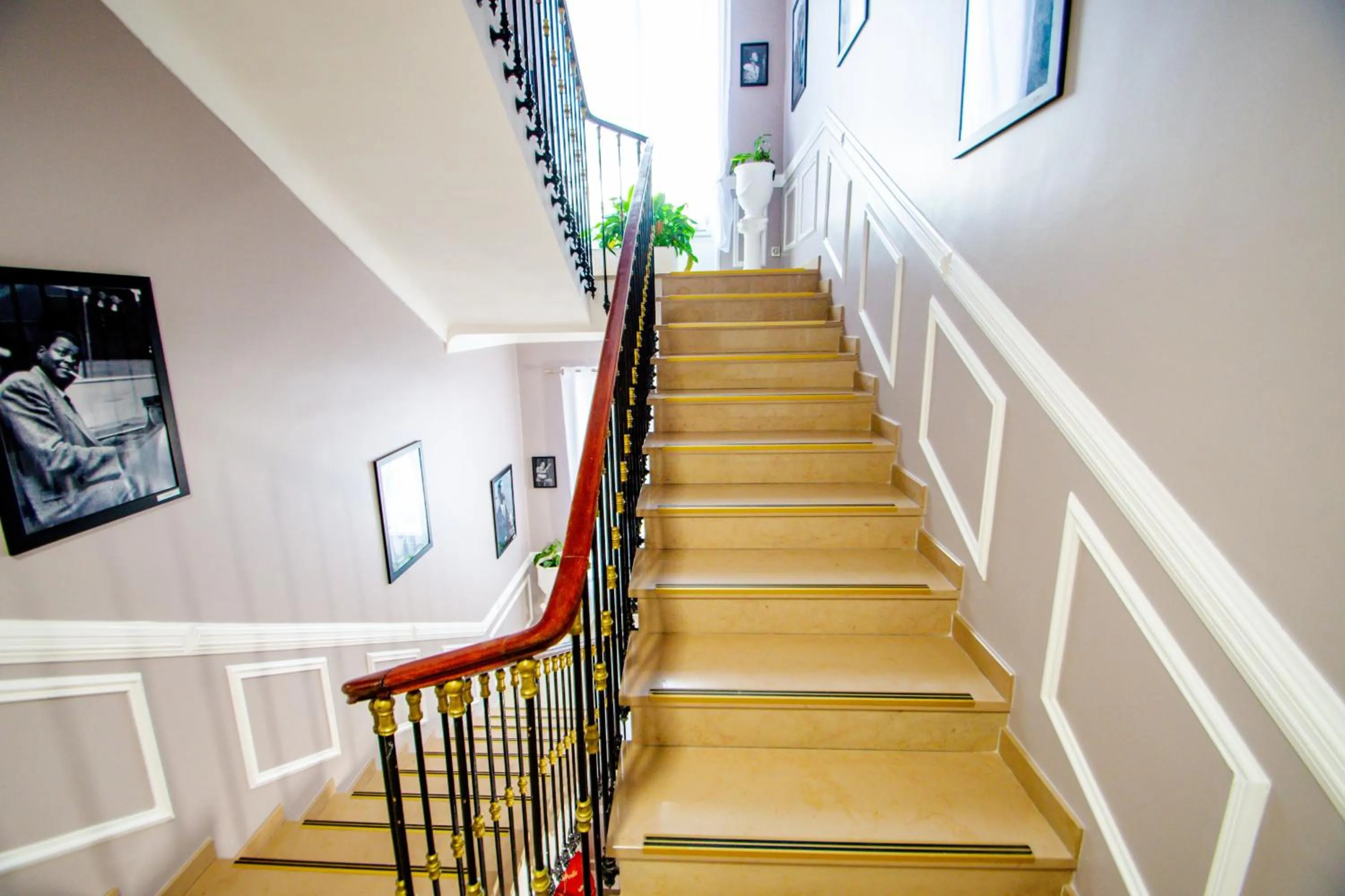 Property building in Hôtel Parisien