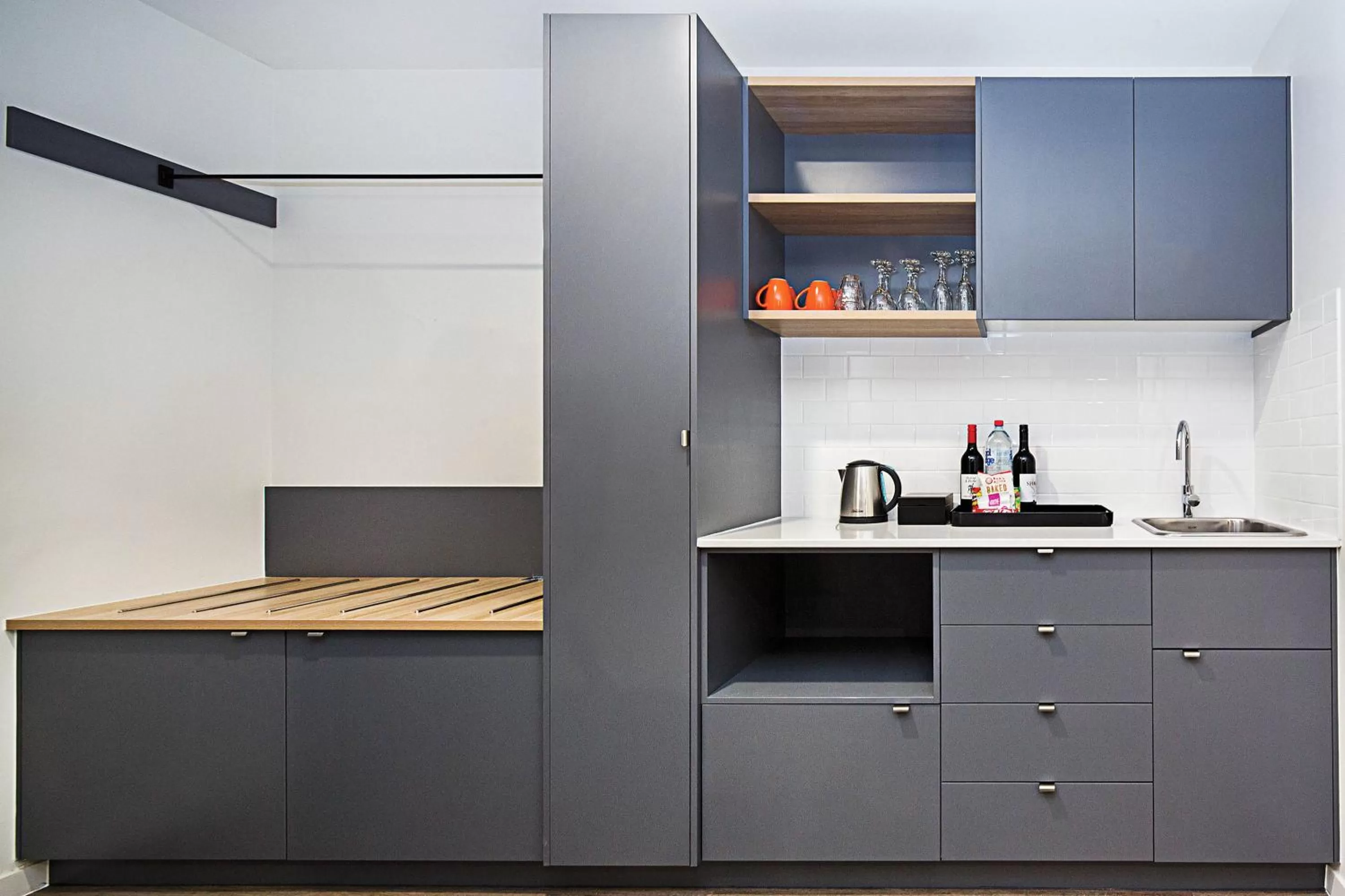 Kitchen or kitchenette in Mantra MacArthur Hotel