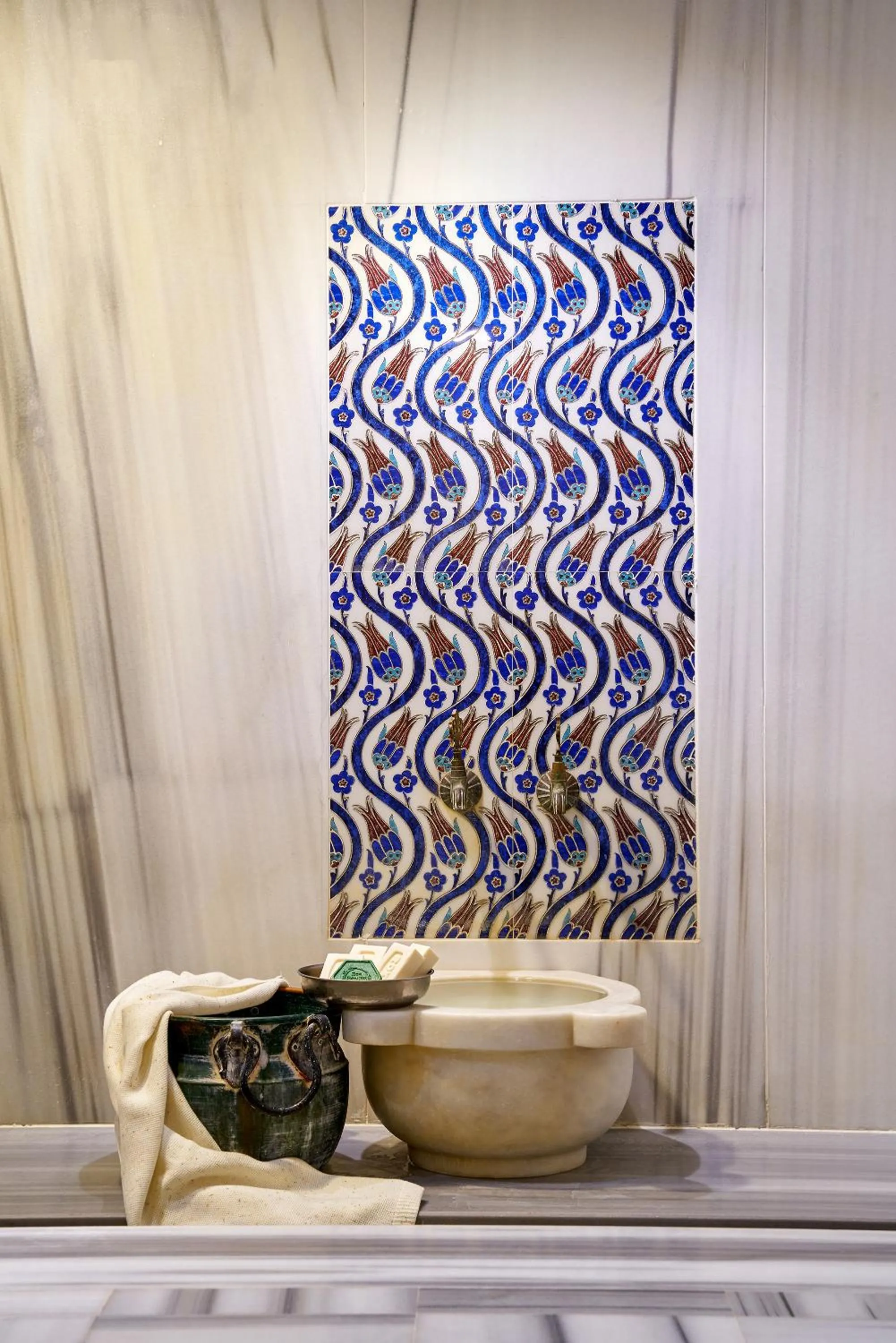 Public Bath in Atro Hotel