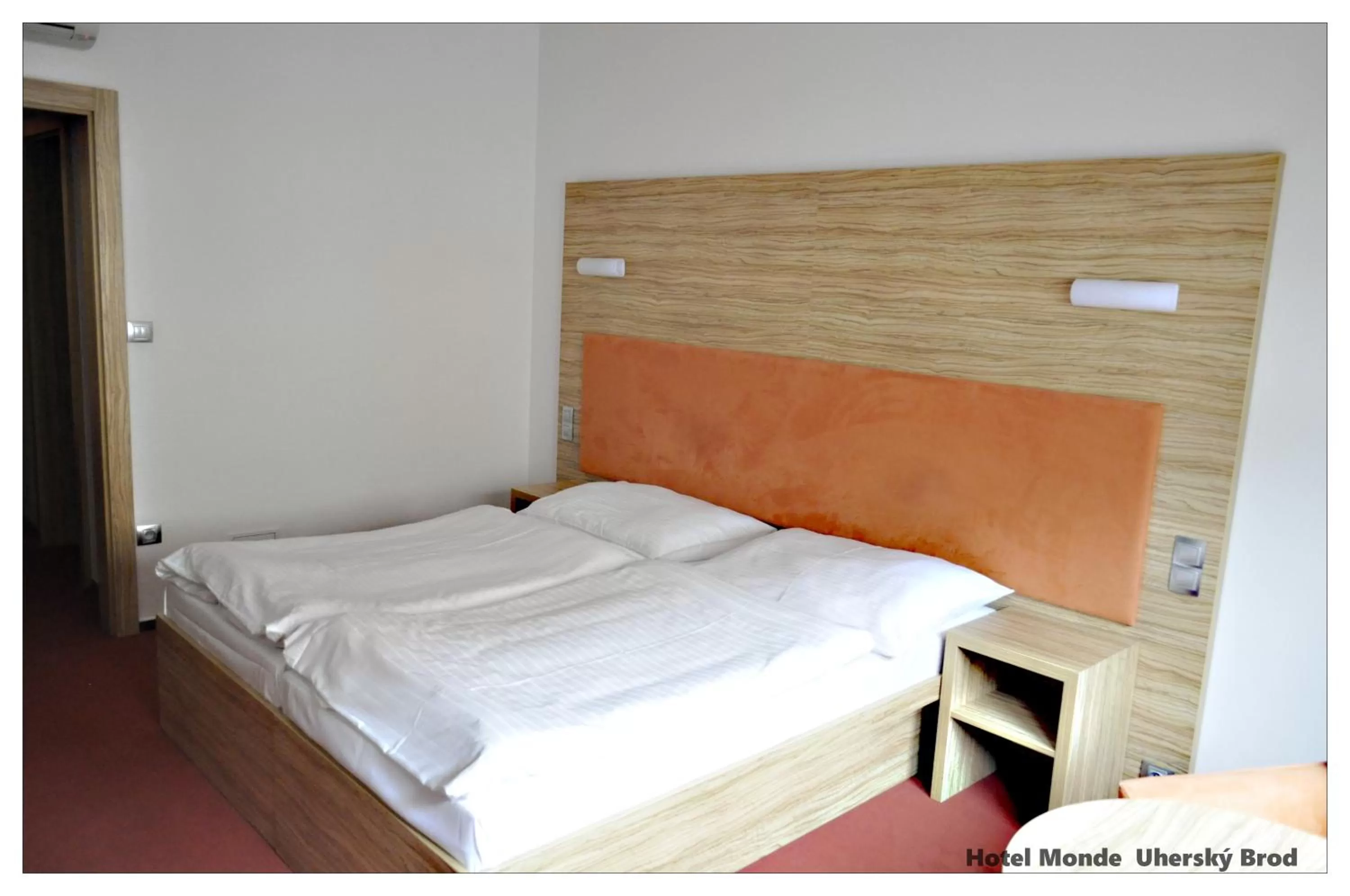 Bedroom, Bed in Hotel Monde