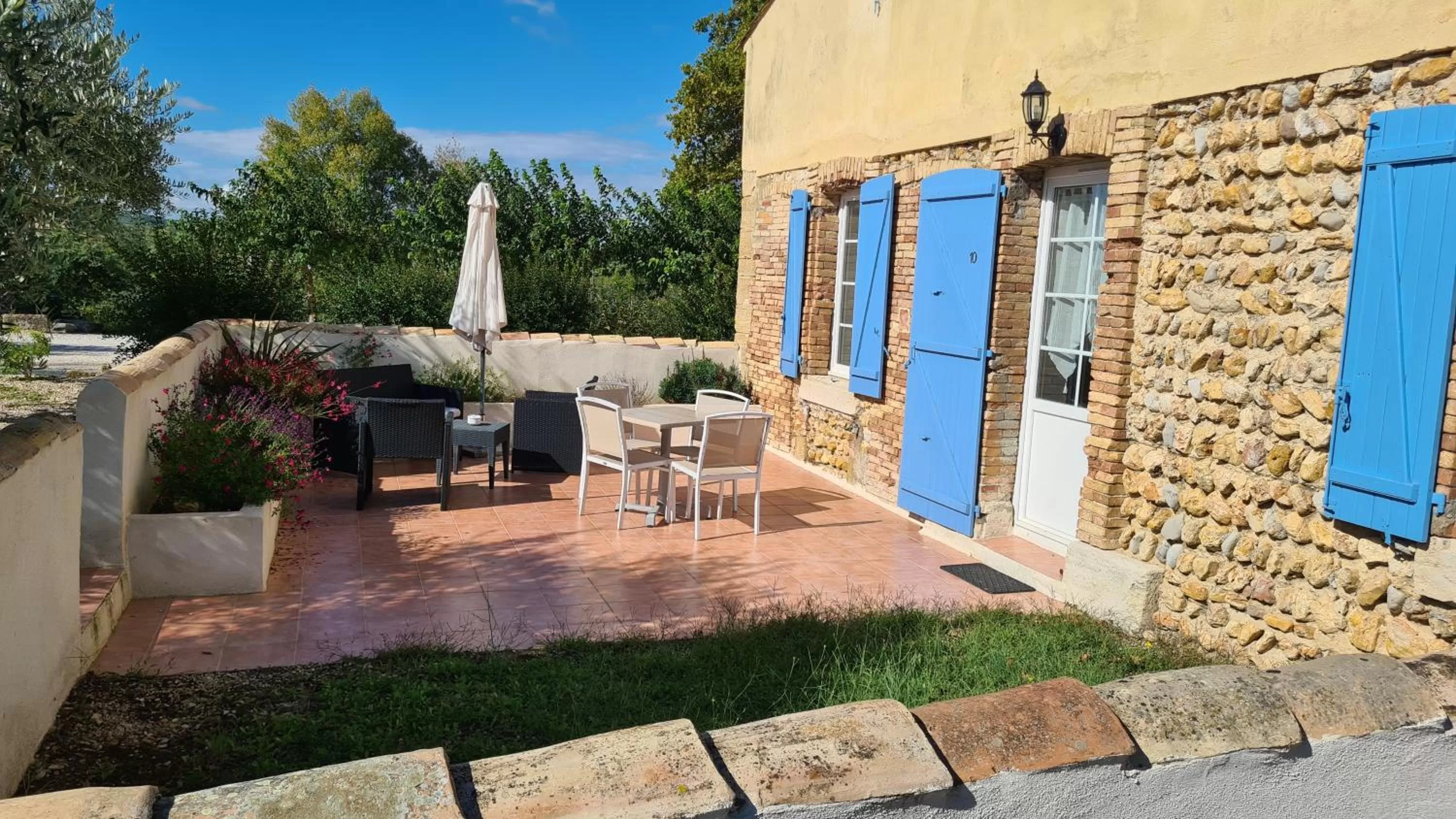 Patio in Logis Hôtel La Bastide Saint Bach
