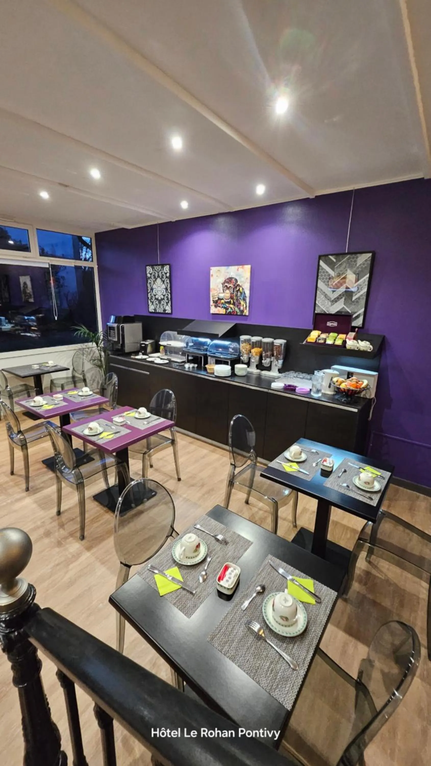 Breakfast in Hôtel Le Rohan Charme et Caractère