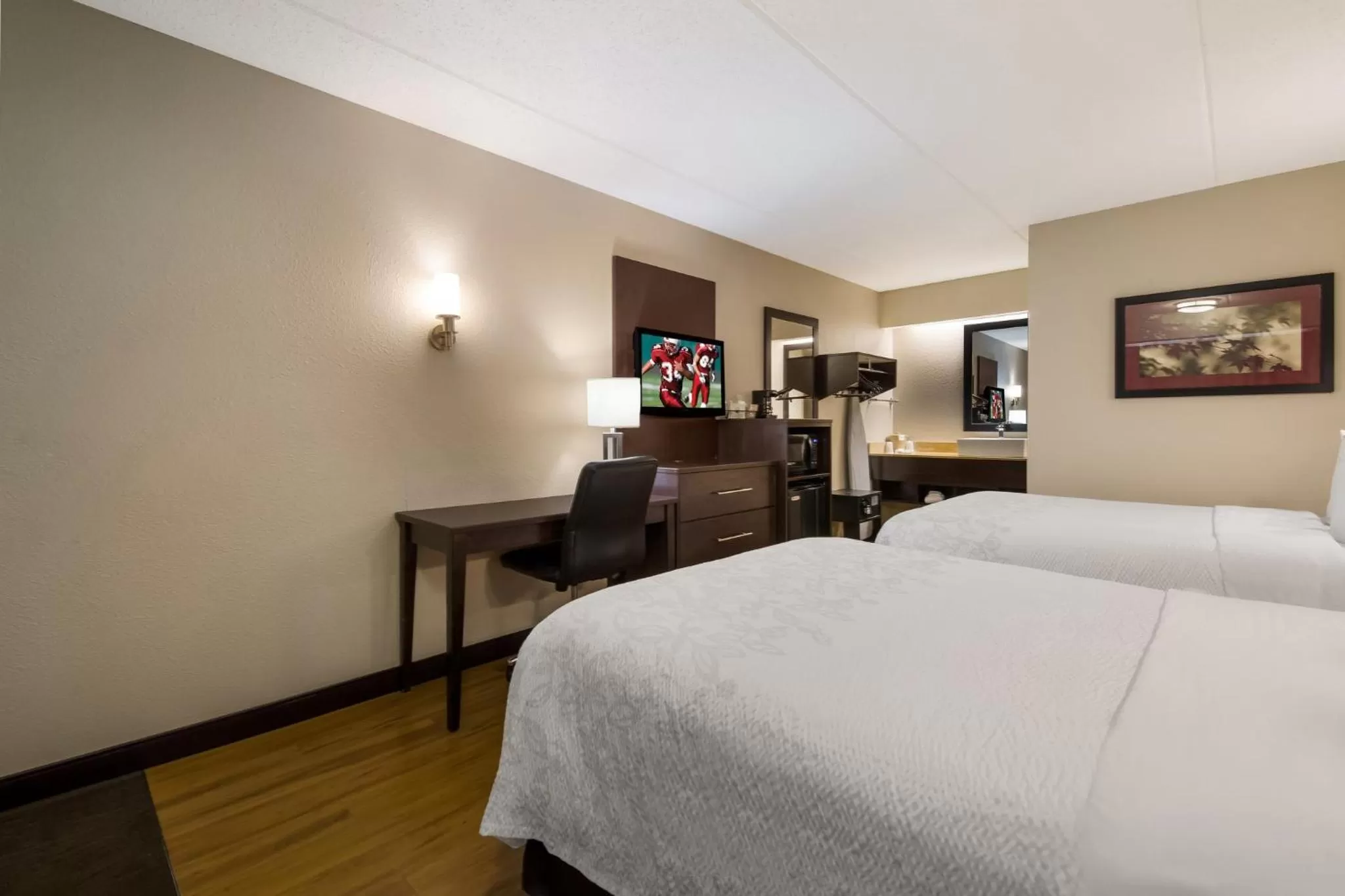 Photo of the whole room, Bed in Red Roof Inn PLUS+ Nashville Airport