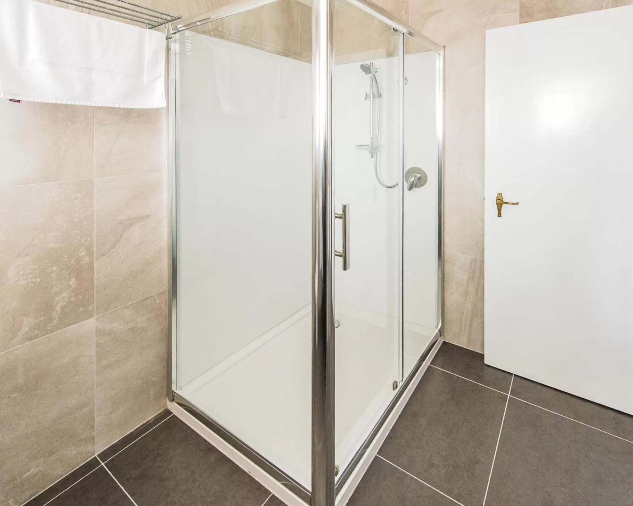 Shower in Burwood Motel