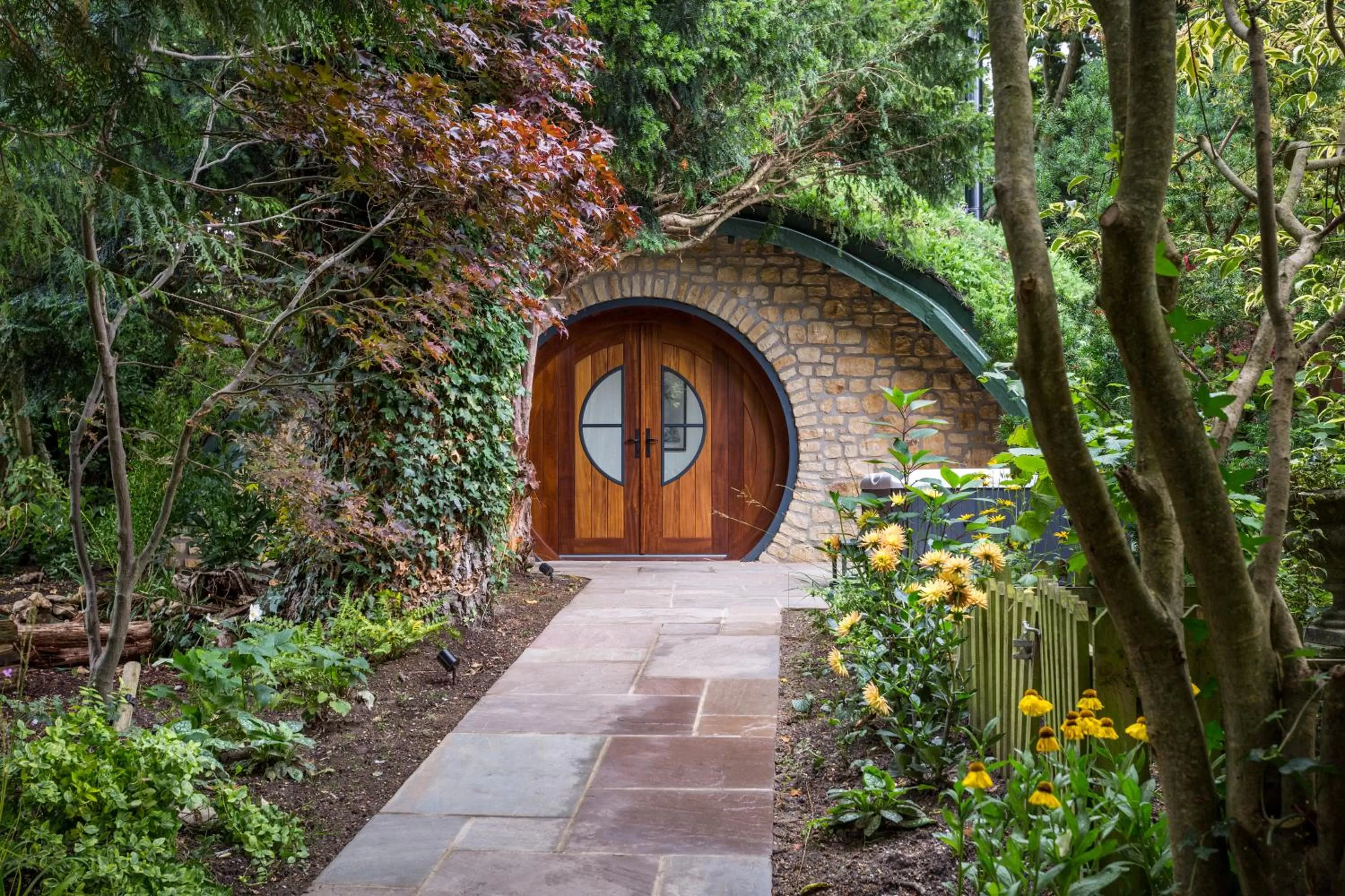 Property building in The Eastbury & Spa