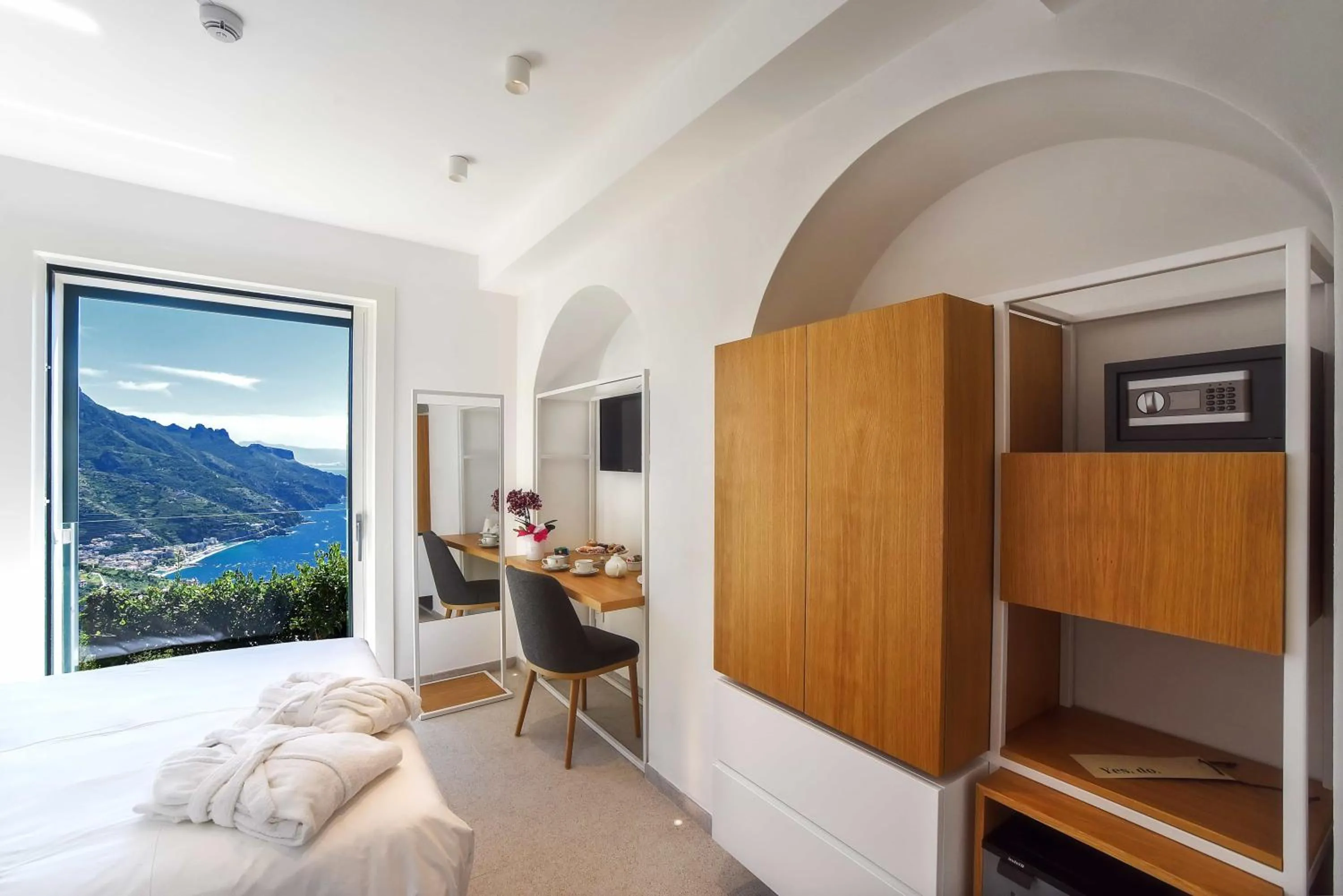 Photo of the whole room, Bed in Hotel Graal