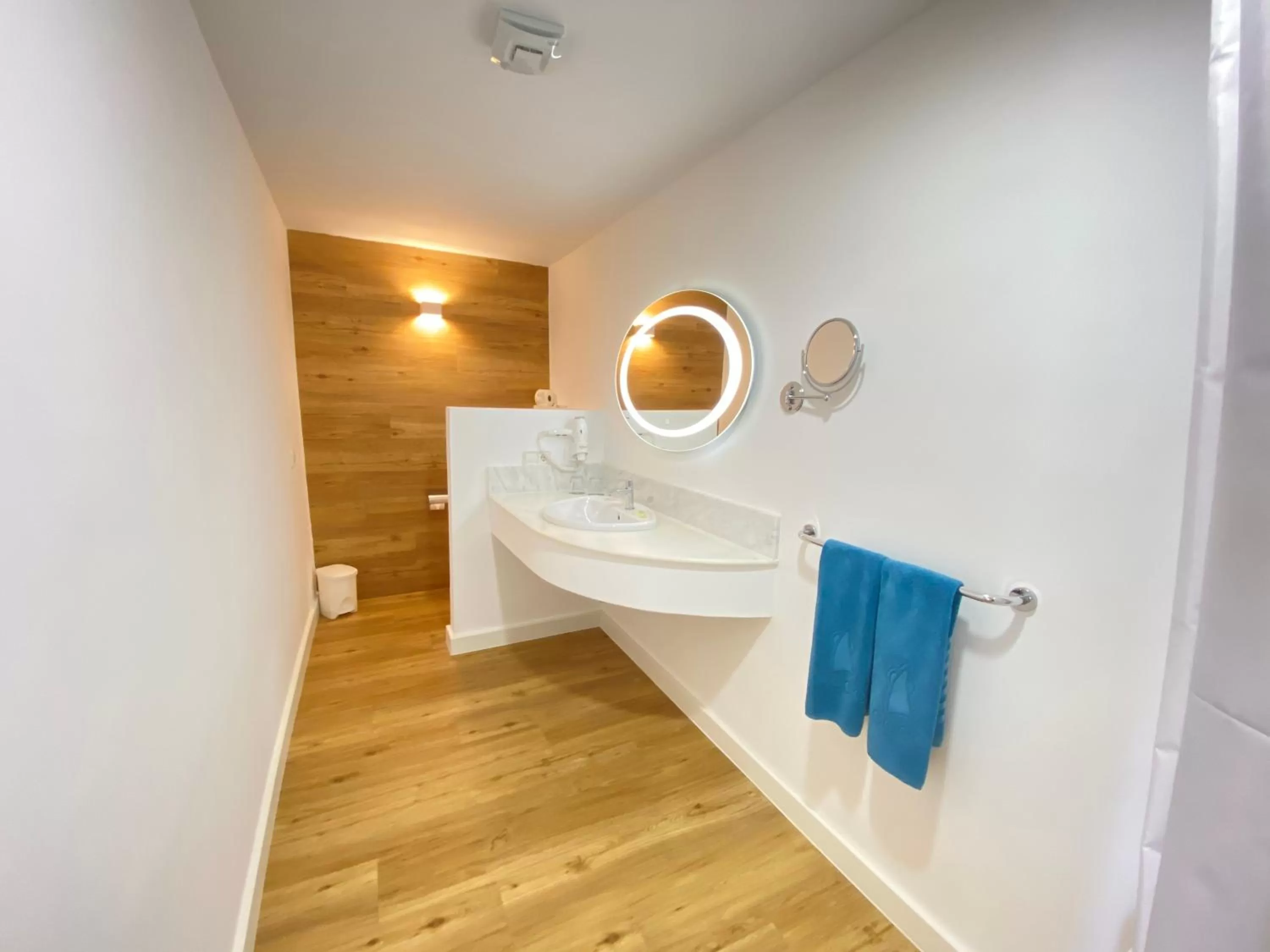 Bathroom in Hotel Esmeralda Maris by LIVVO