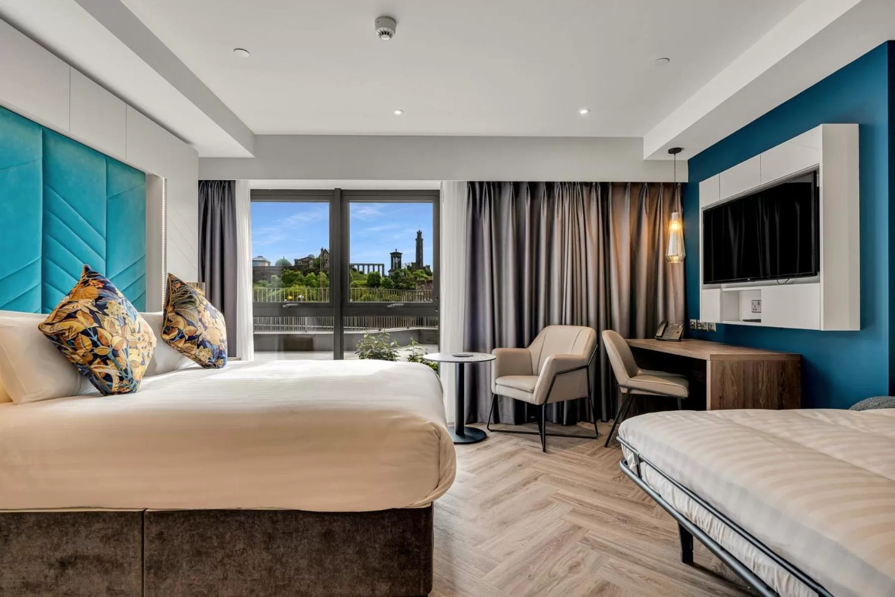 Bedroom, Bed in Roomzzz Edinburgh