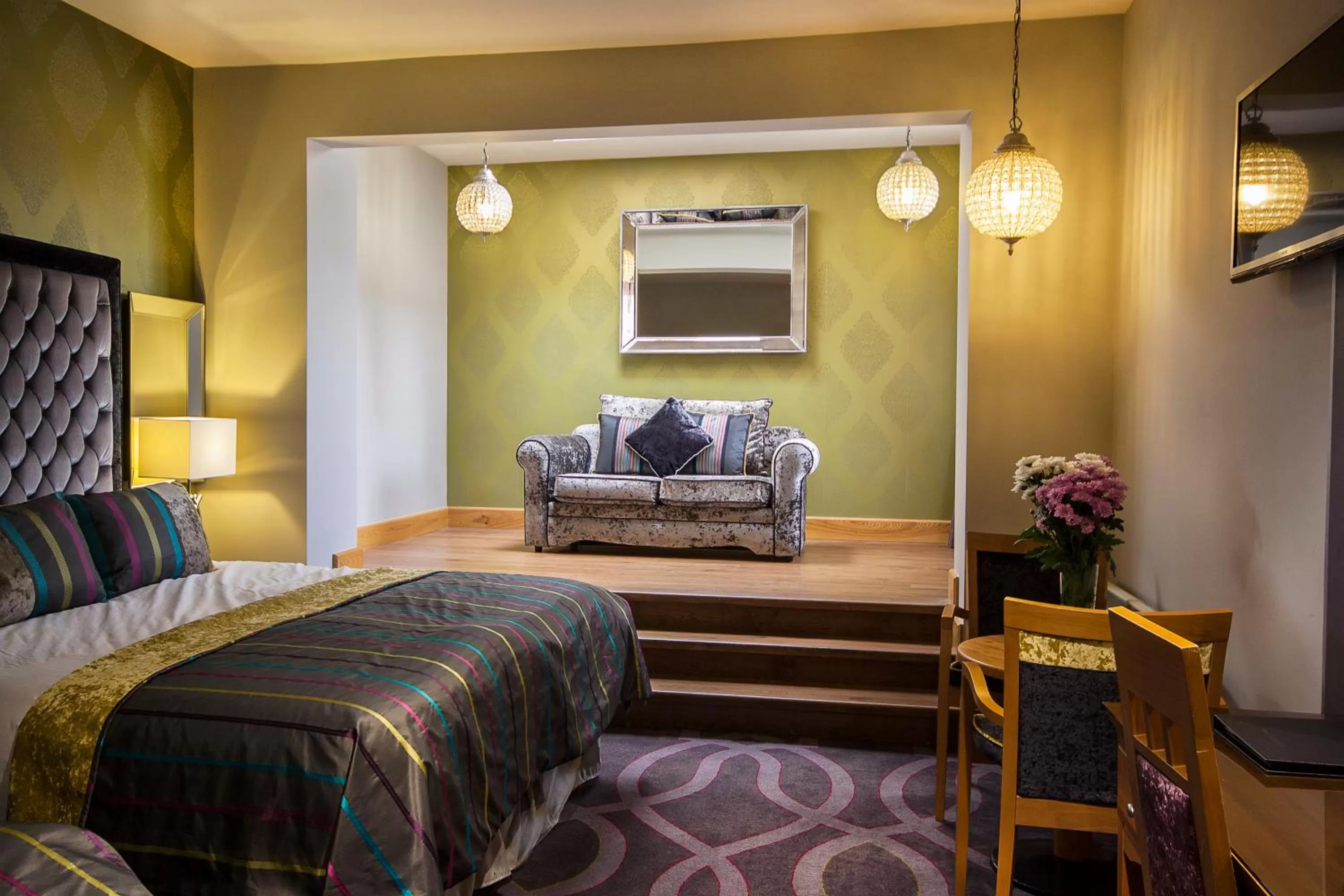 Bedroom, Bed in Errigal Country House Hotel
