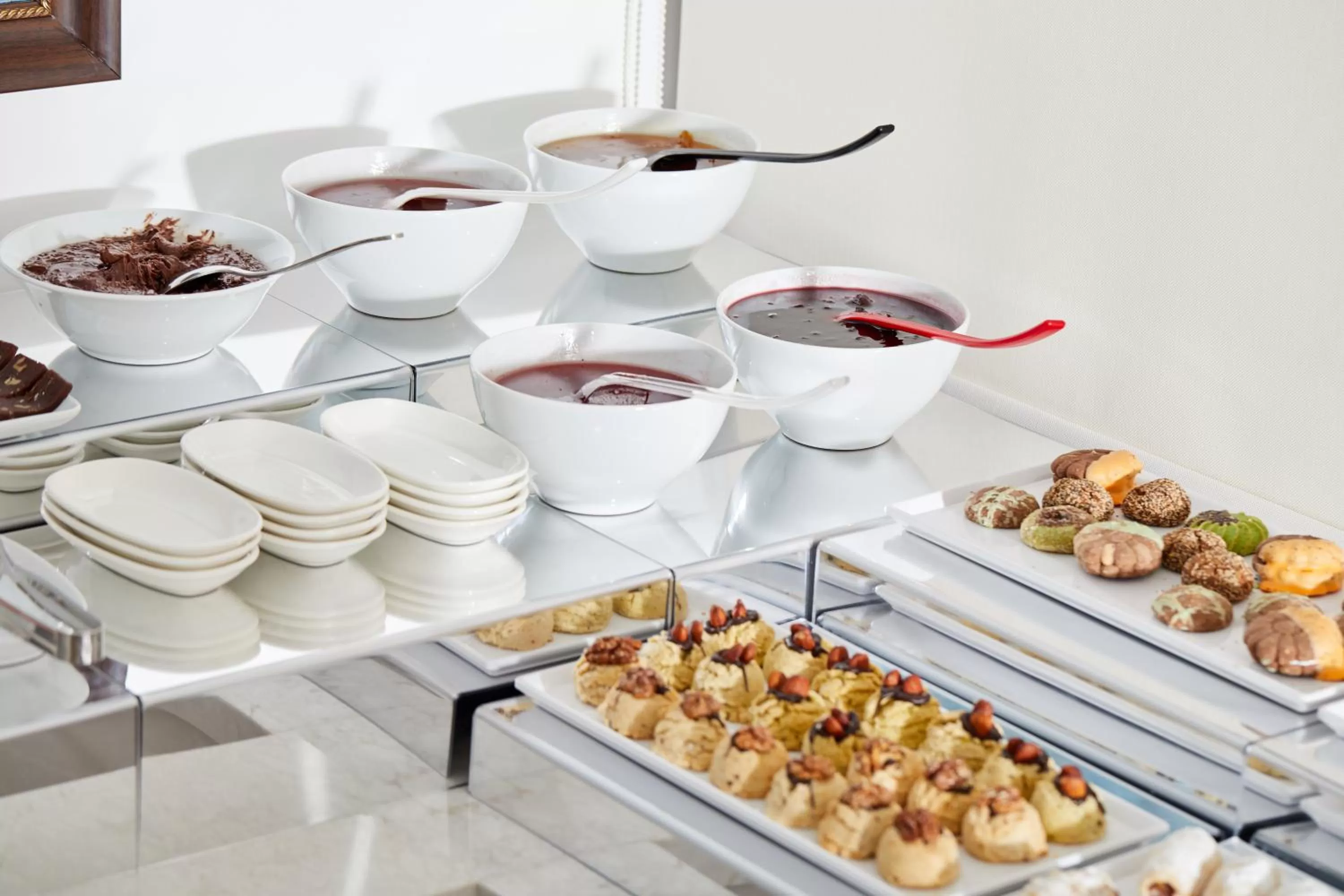 Continental breakfast in Albinas Hotel Old City