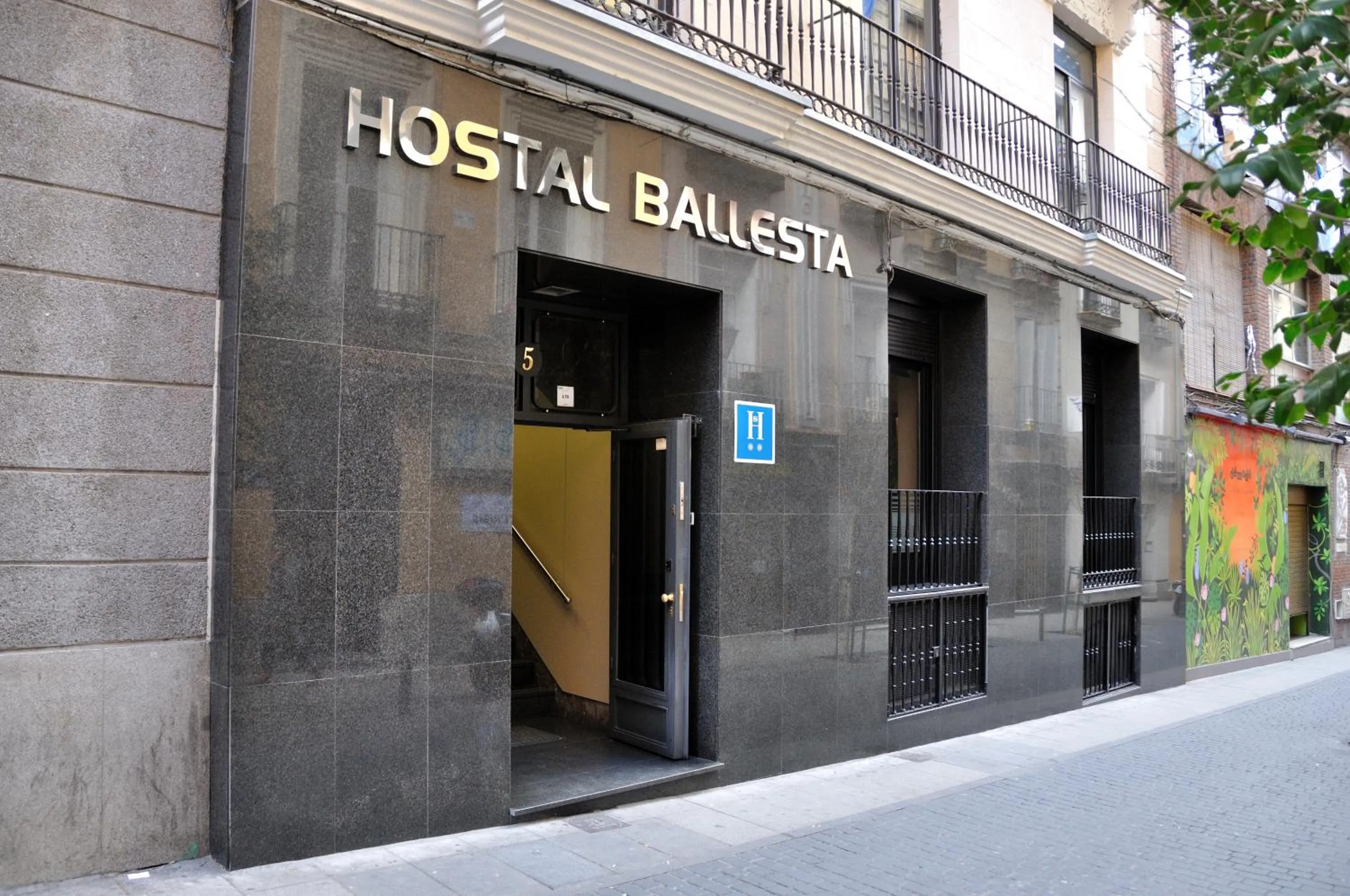 Facade/entrance in Hostal Ballesta