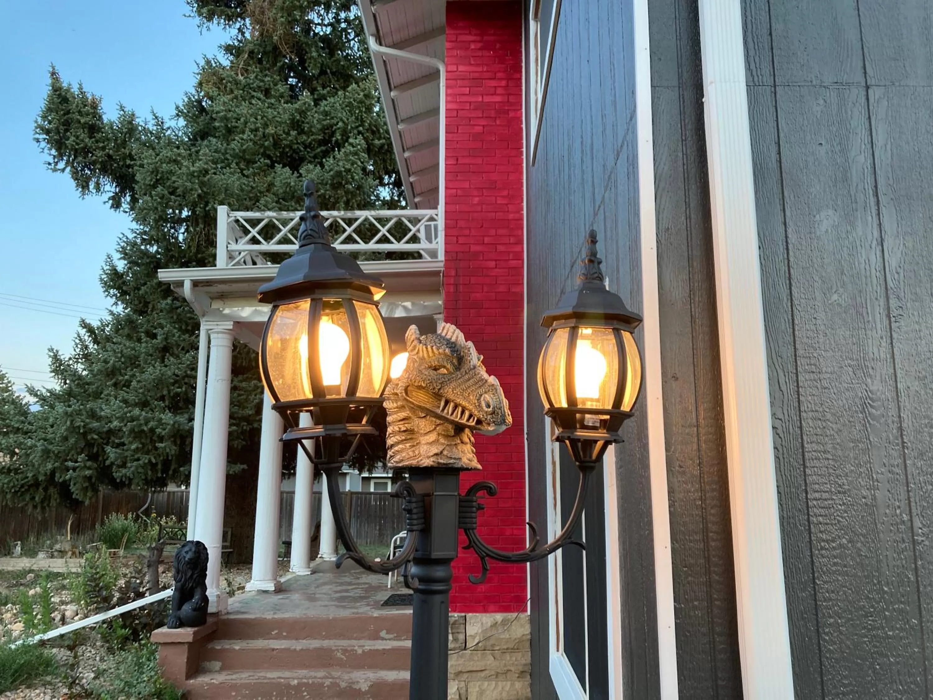 Property building in The Oasis on Eisenhower