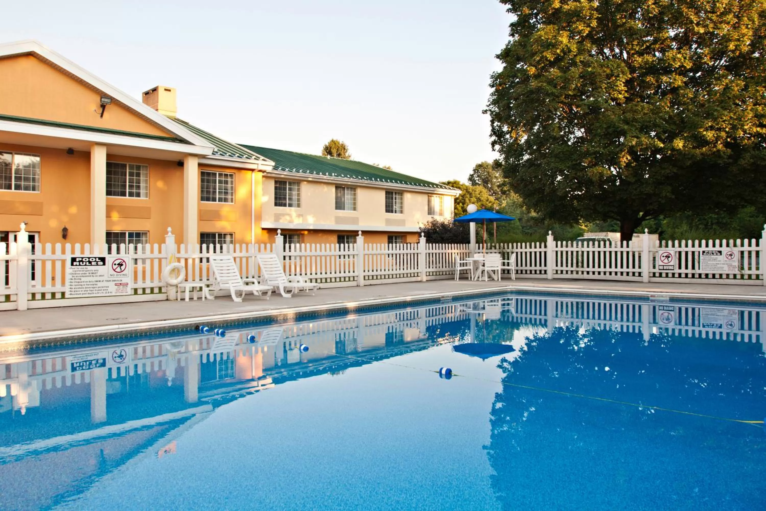 Swimming pool in Baymont by Wyndham Harrisburg