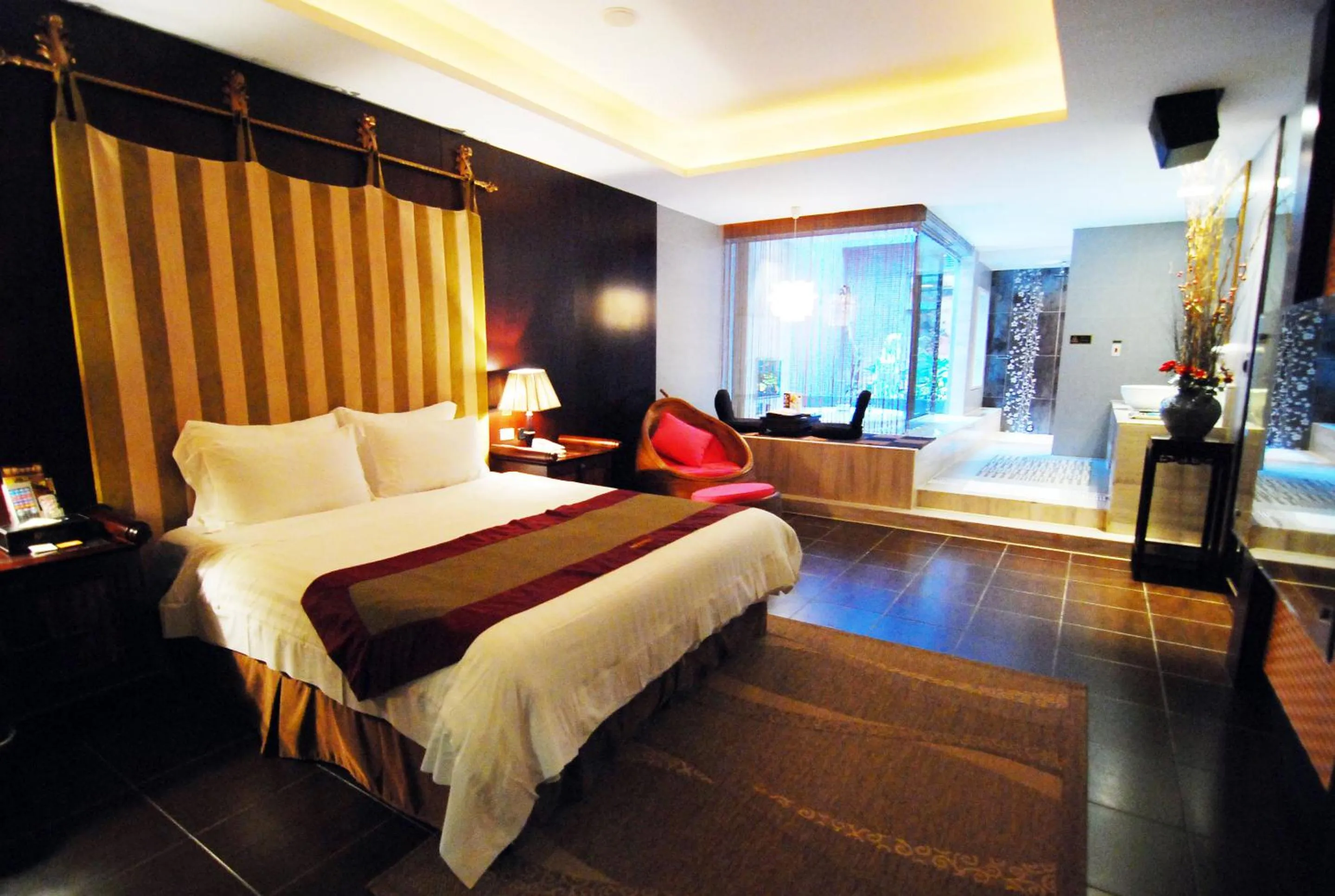 Photo of the whole room, Bed in Yes Motel