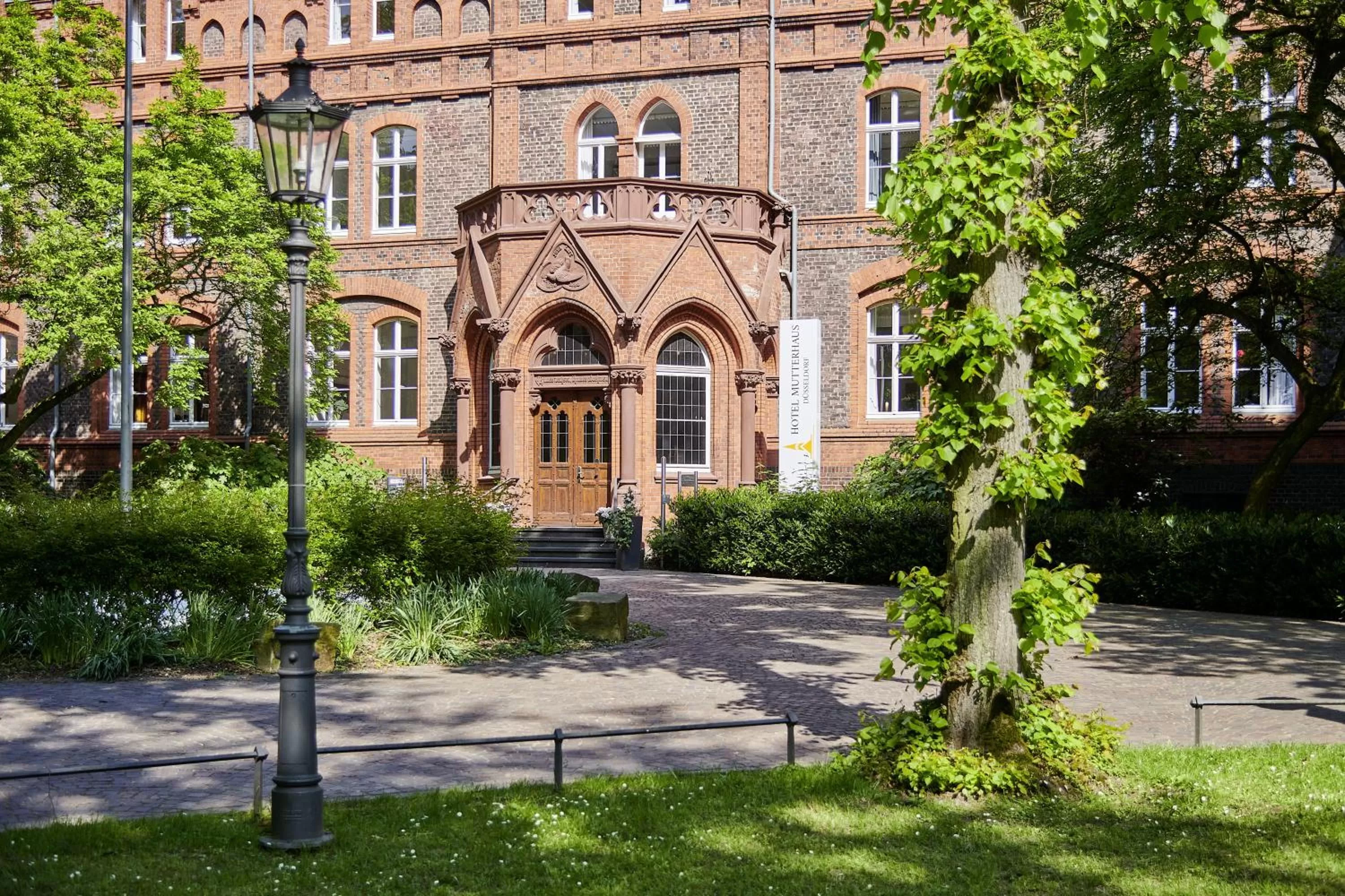 Facade/entrance in Hotel Mutterhaus Düsseldorf