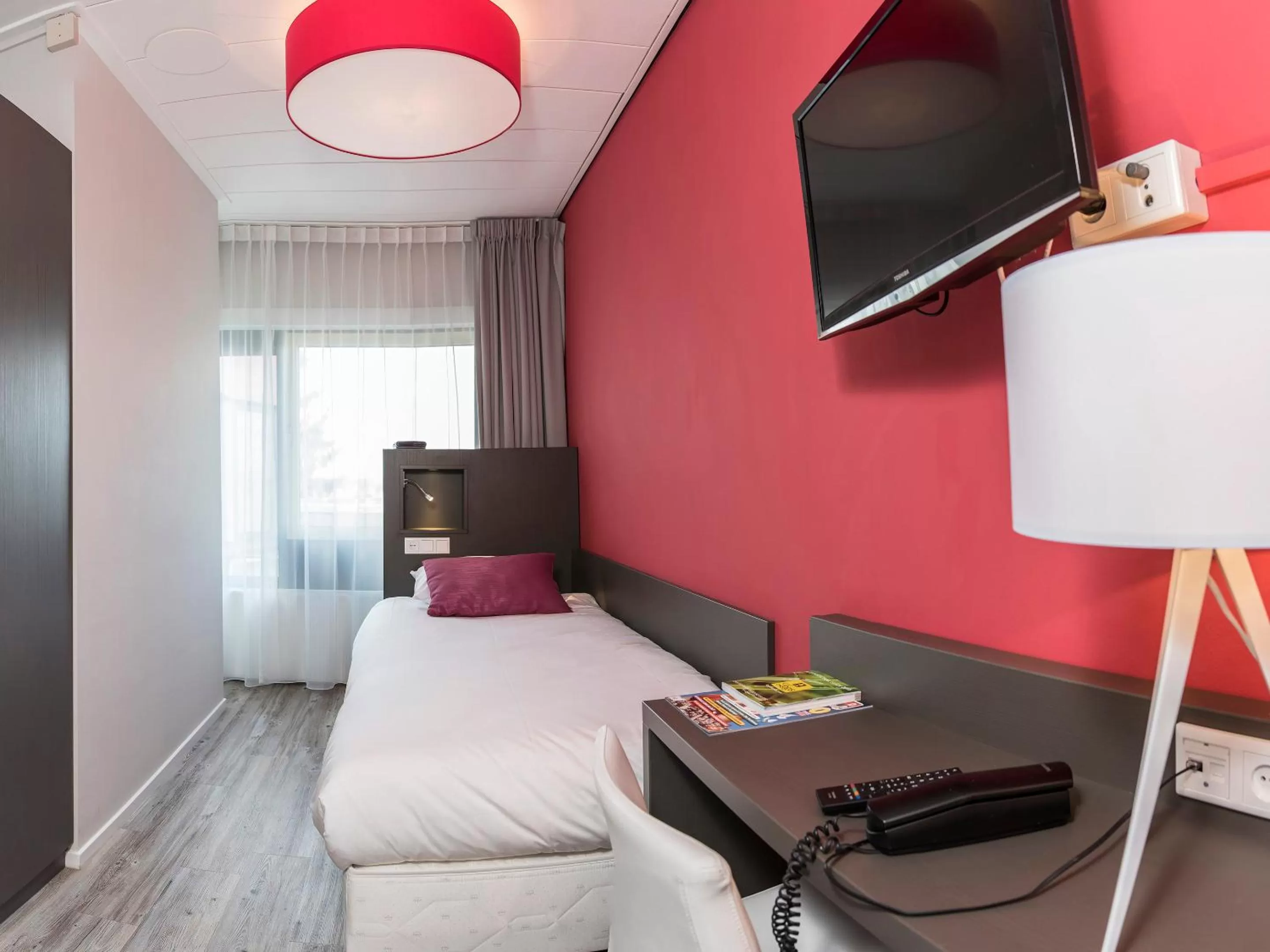 Bedroom, Bed in Het Wapen van Elst