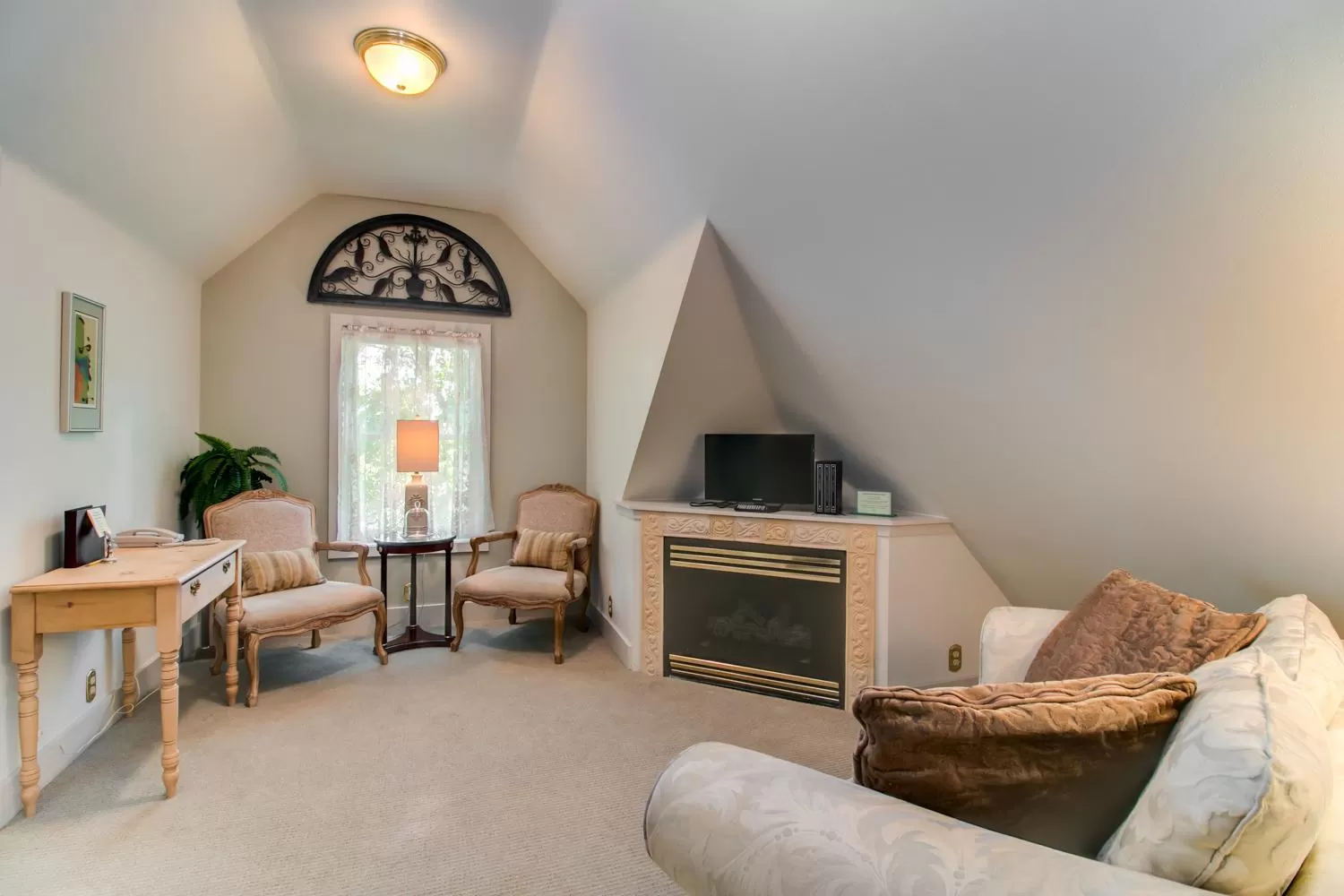Seating area in Winchester Inn