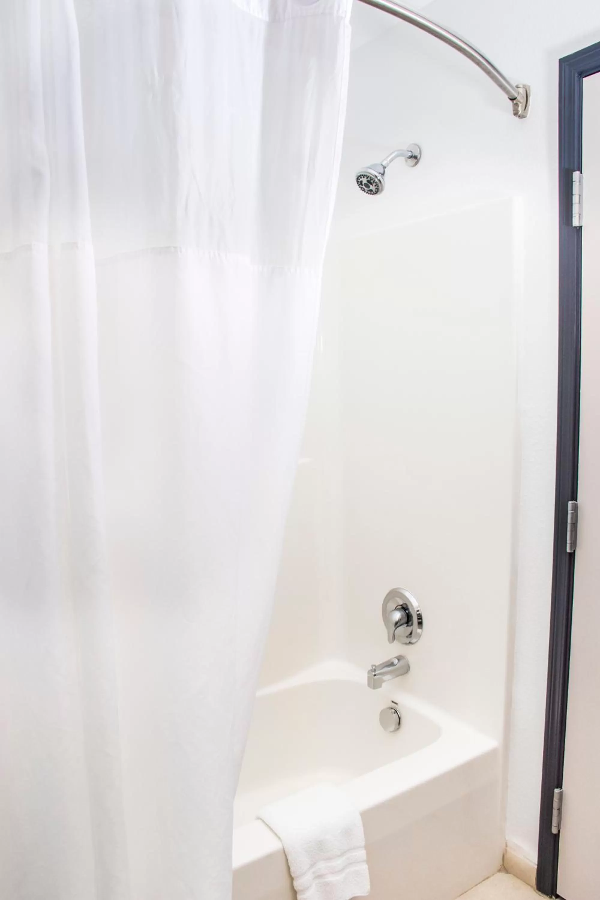 Shower in Country Inn & Suites by Radisson, Winchester, VA