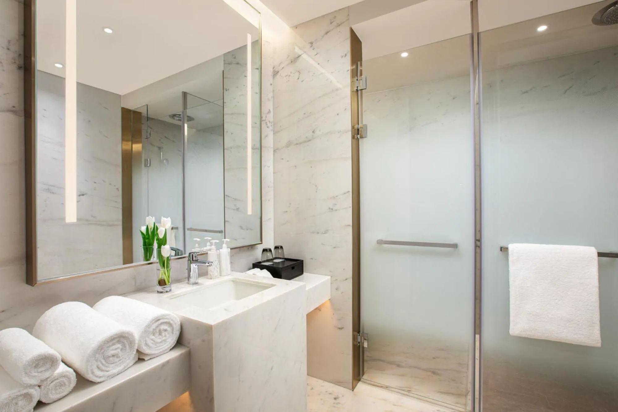 Bathroom in HUALUXE Shanghai Changfeng Park by IHG