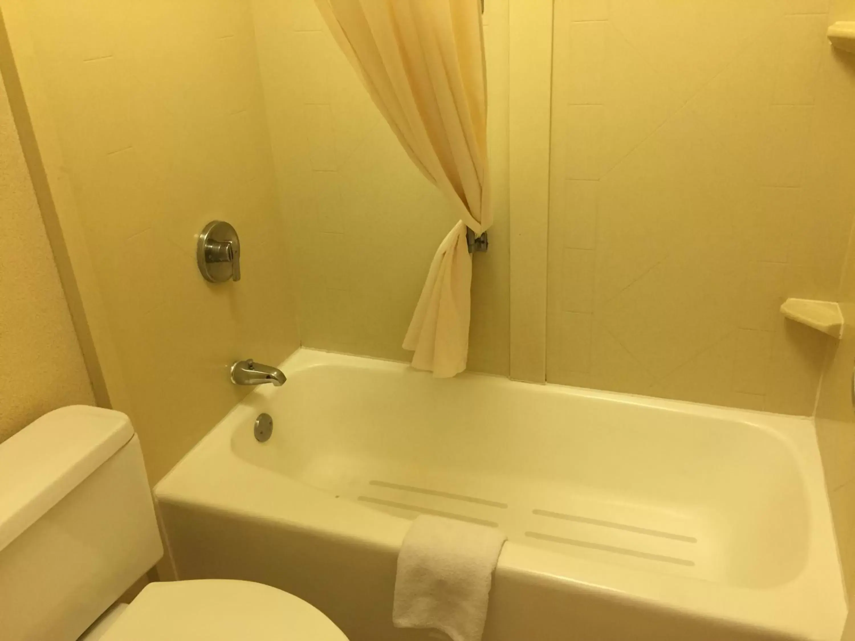 King Room - Smoking in Days Inn & Suites by Wyndham Albuquerque North King Room - Smoking in Days Inn & Suites by Wyndham Albuquerque North