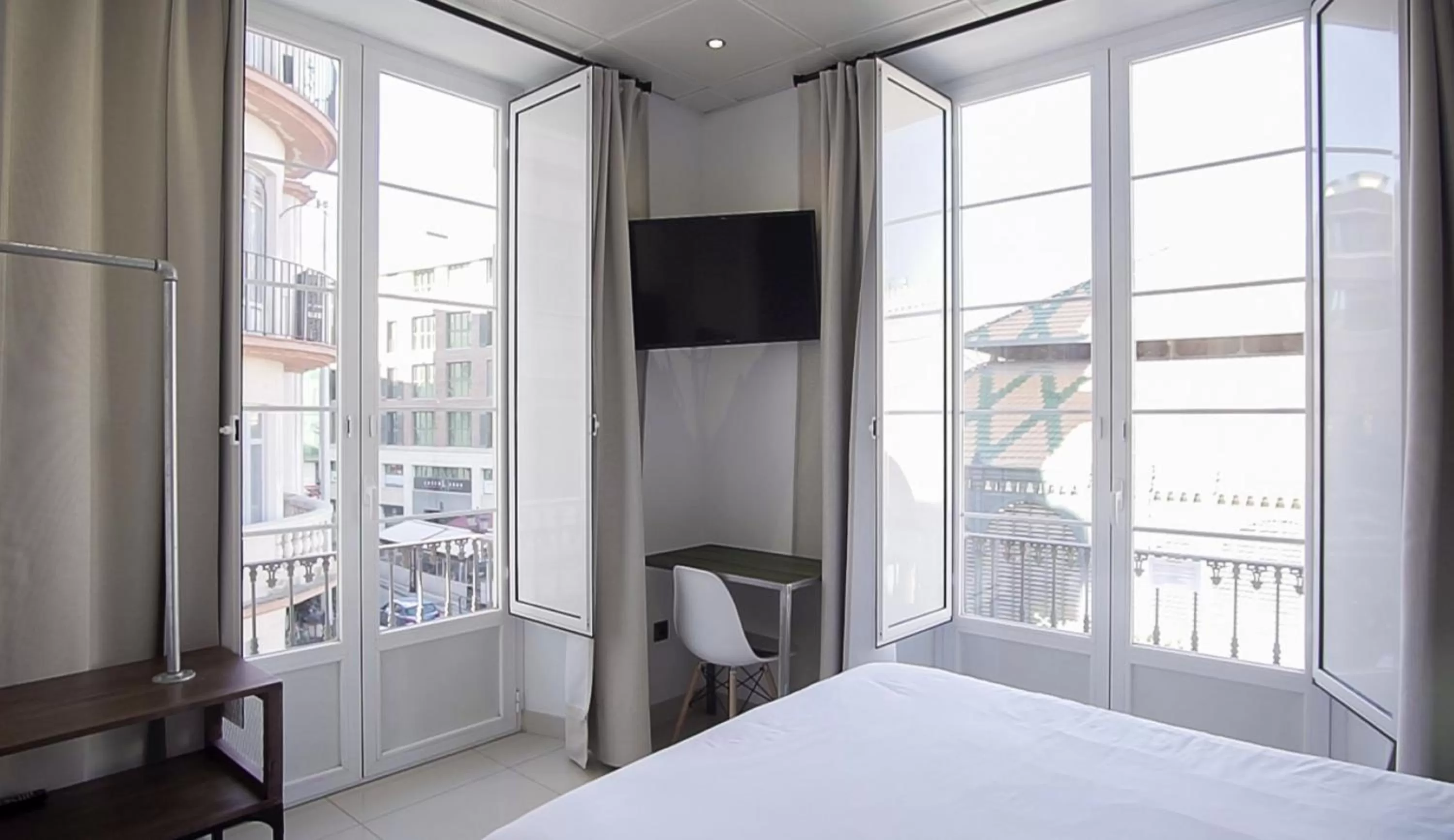 The Lights City Rooms