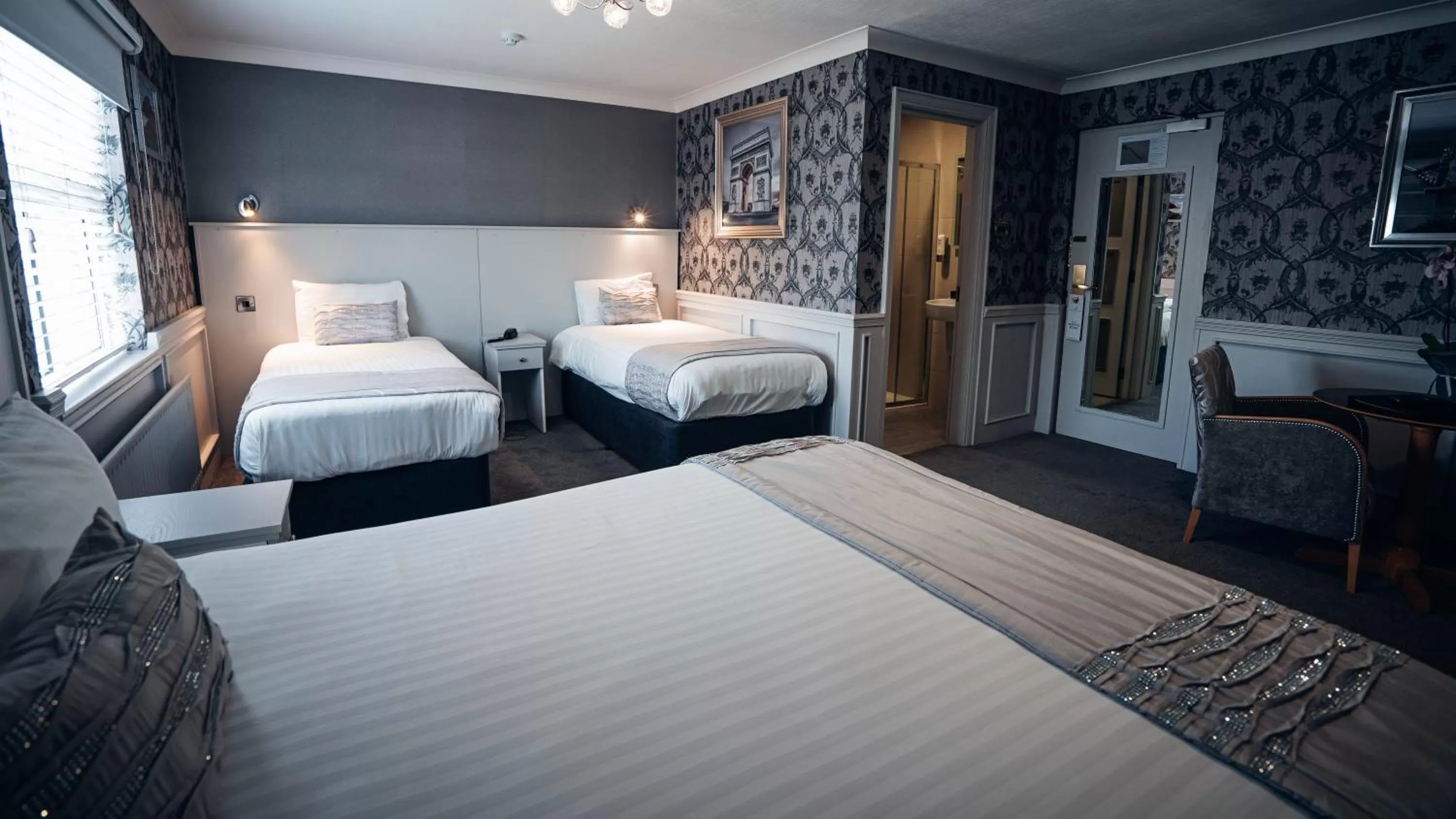 Photo of the whole room, Bed in Beechlawn Hotel