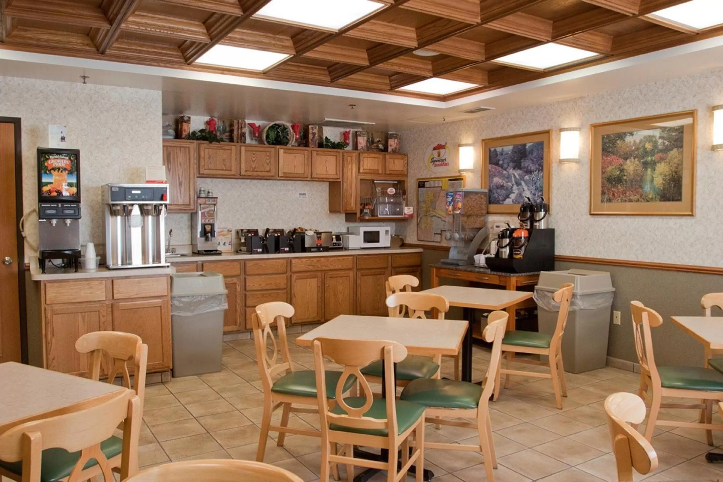 Breakfast in Super 8 by Wyndham Ottawa Starved Rock