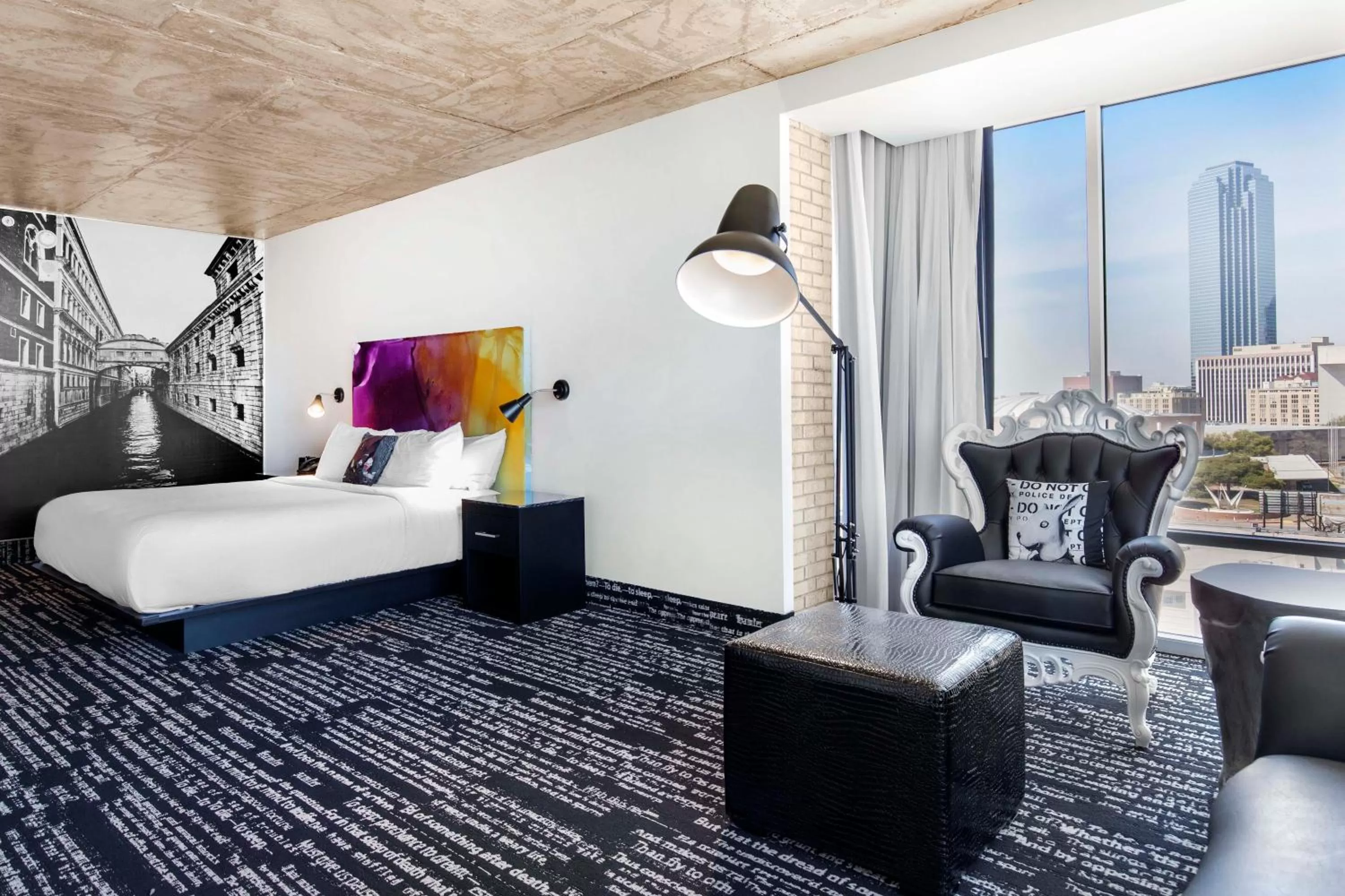 Seating area, Bed in Lorenzo Hotel Dallas, Tapestry Collection by Hilton