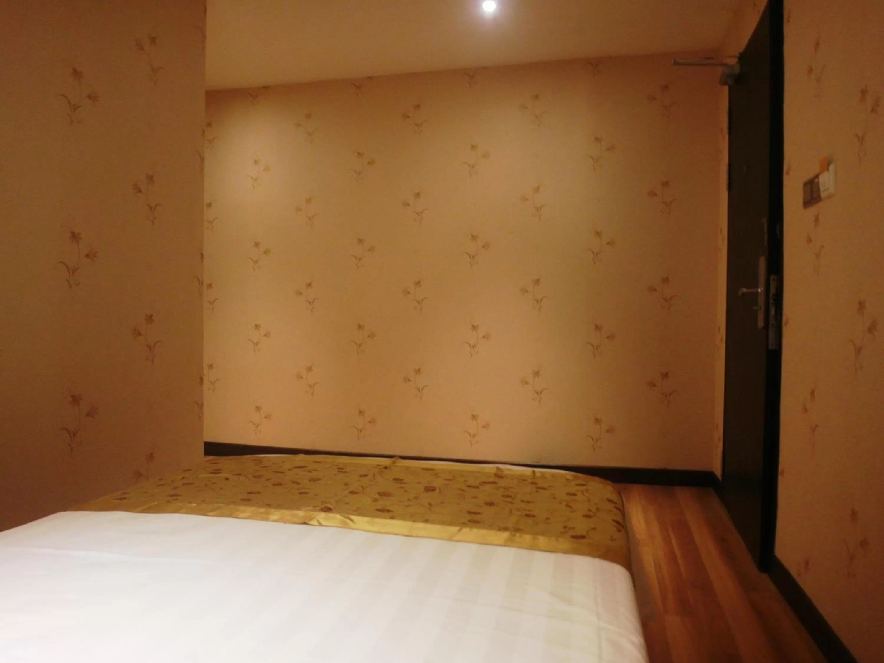 Bedroom, Bed in Mandarin Hotel Kota Kinabalu