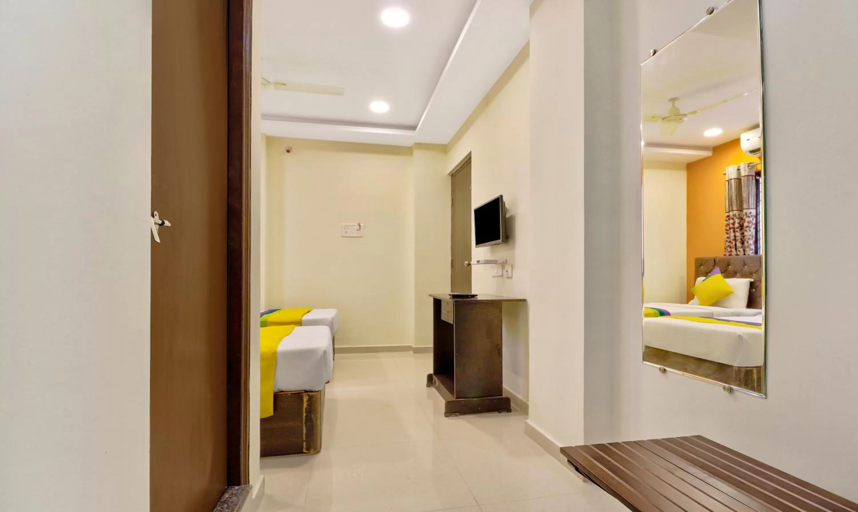 Bedroom in Itsy Hotels Carnival Inn