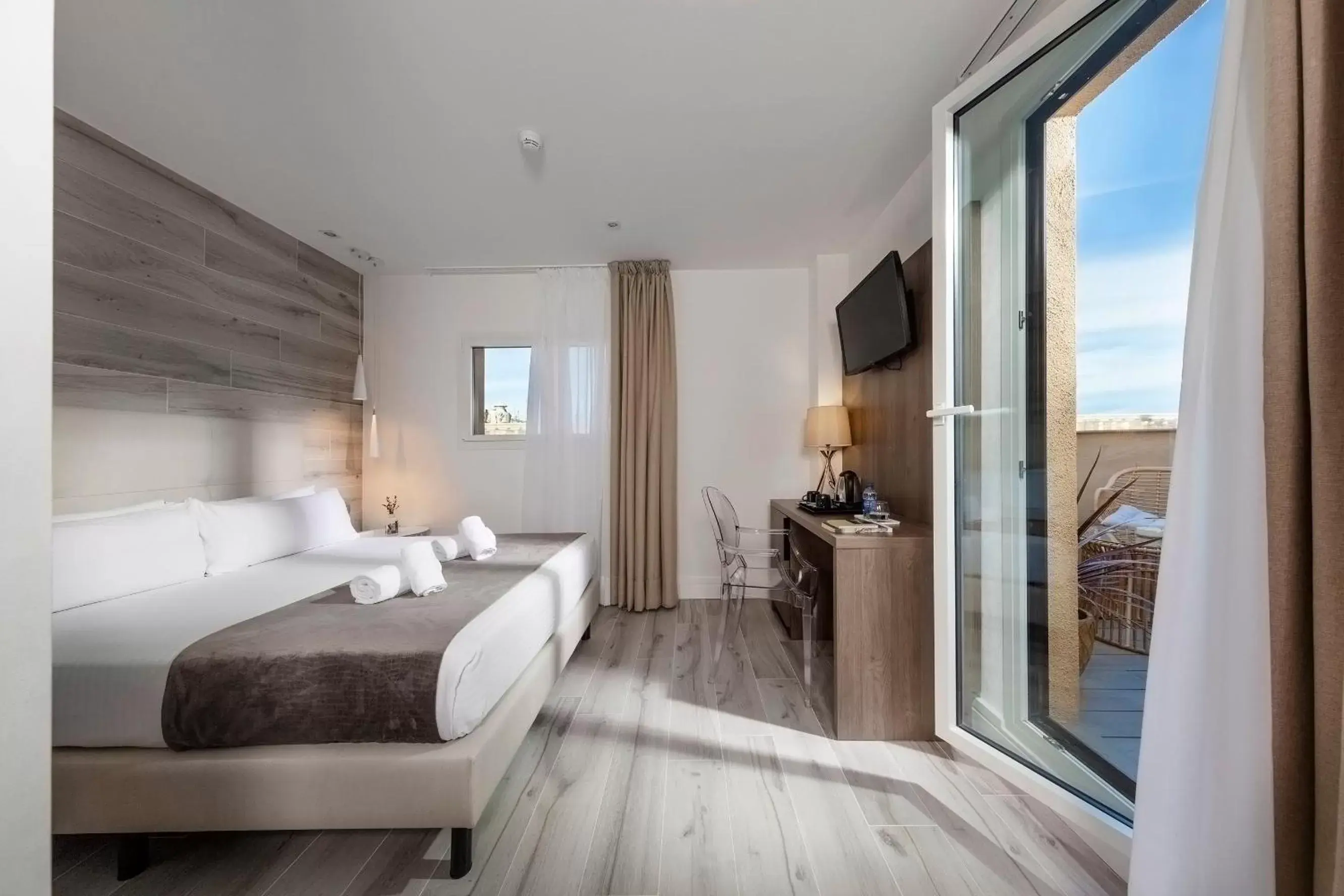 Superior Room with Terrace and No Views in Hotel Oasis Superior Room with Terrace and No Views in Hotel Oasis