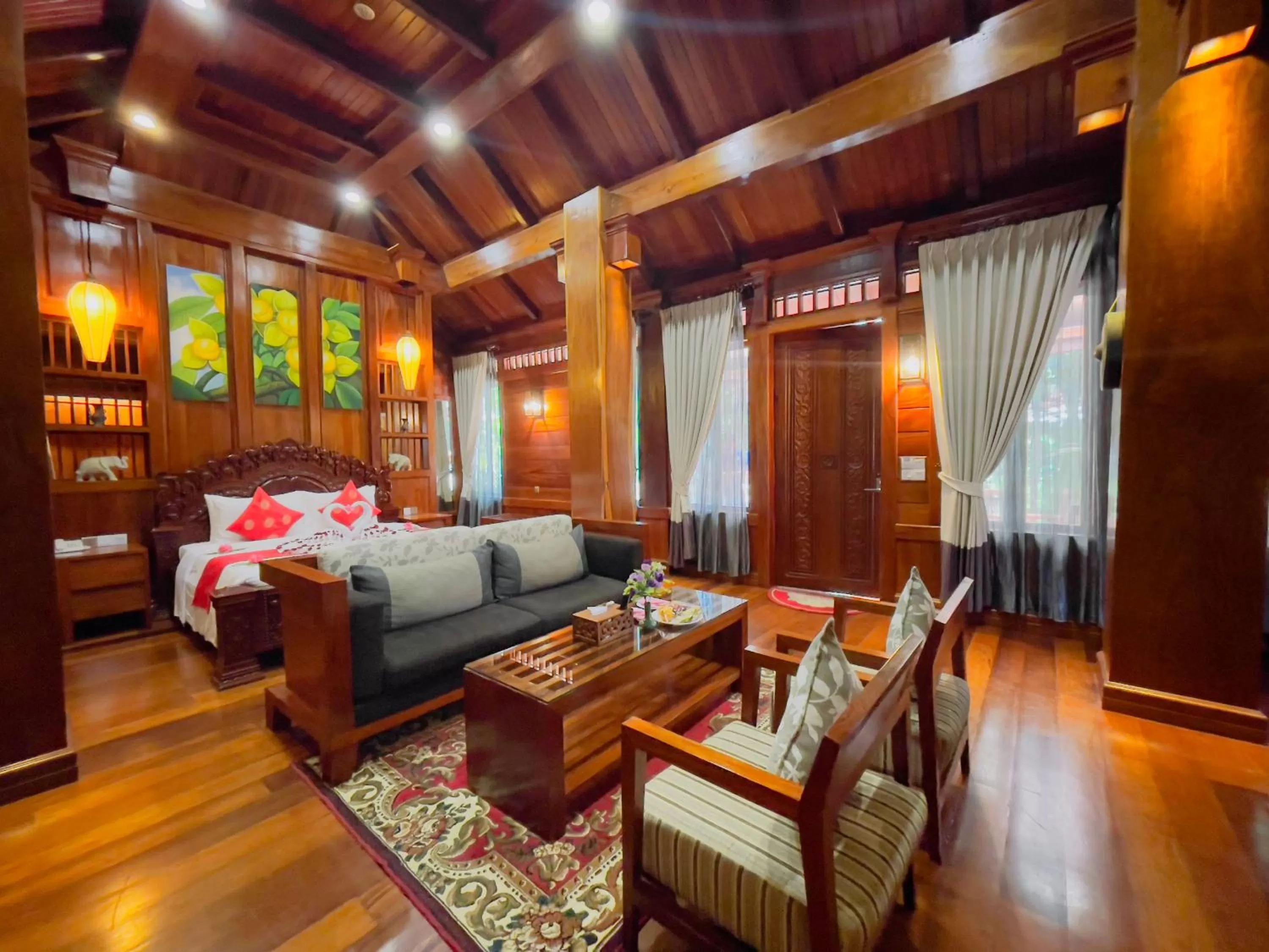 Photo of the whole room, Bed in Try Palace Resort Kep