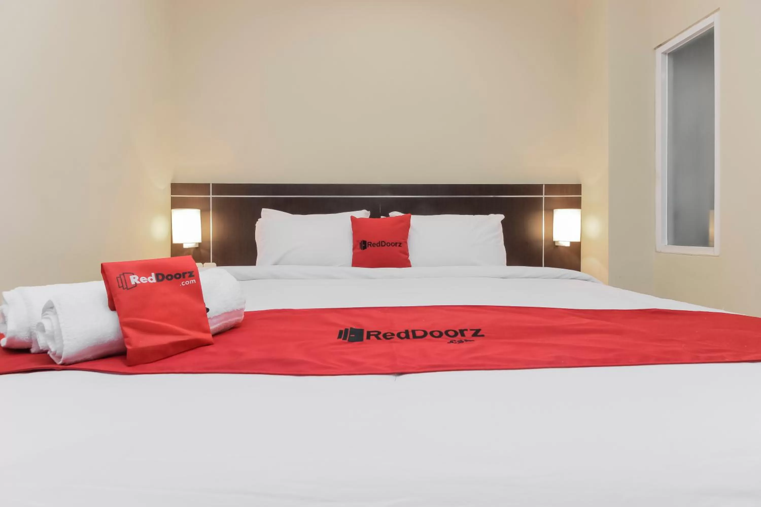 Bedroom, Bed in RedDoorz Plus @ Thamrin