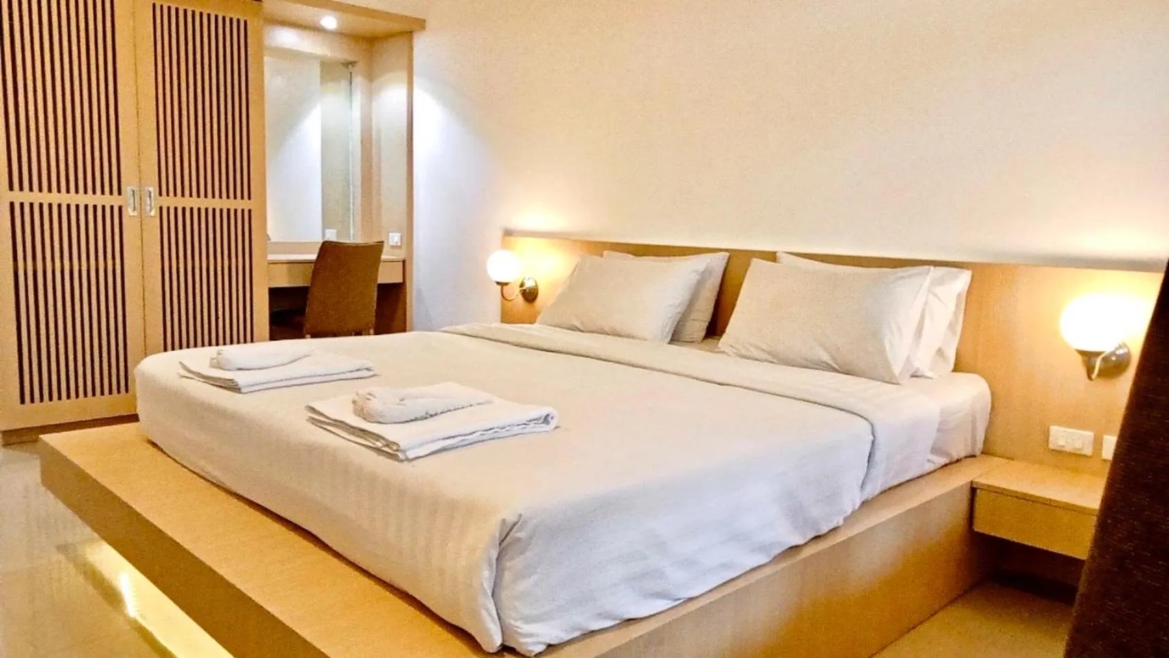 Bedroom, Bed in Garden Home Kata