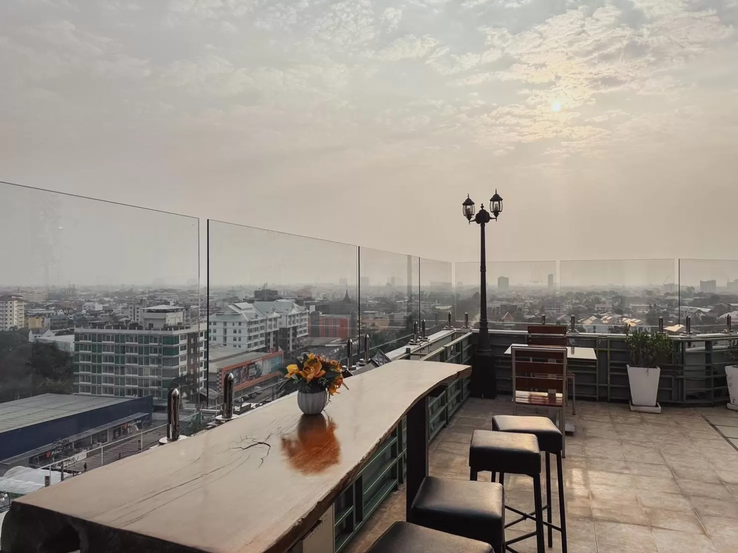 Restaurant/places to eat in Hotel De Khuvieng