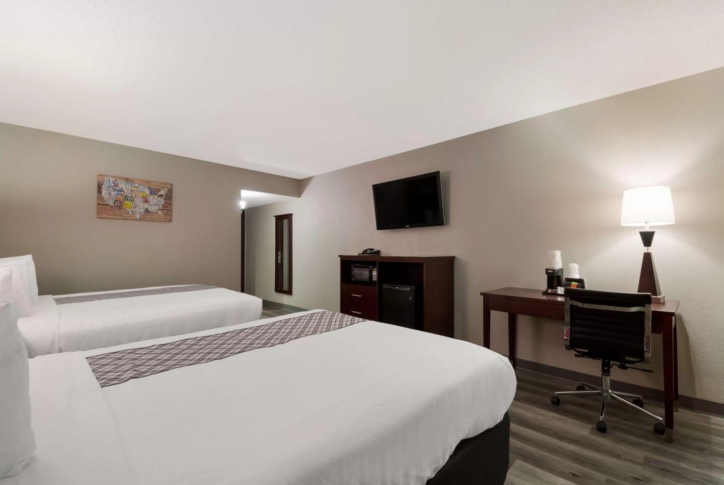 Bedroom, Bed in SureStay Plus Hotel by Best Western San Antonio North