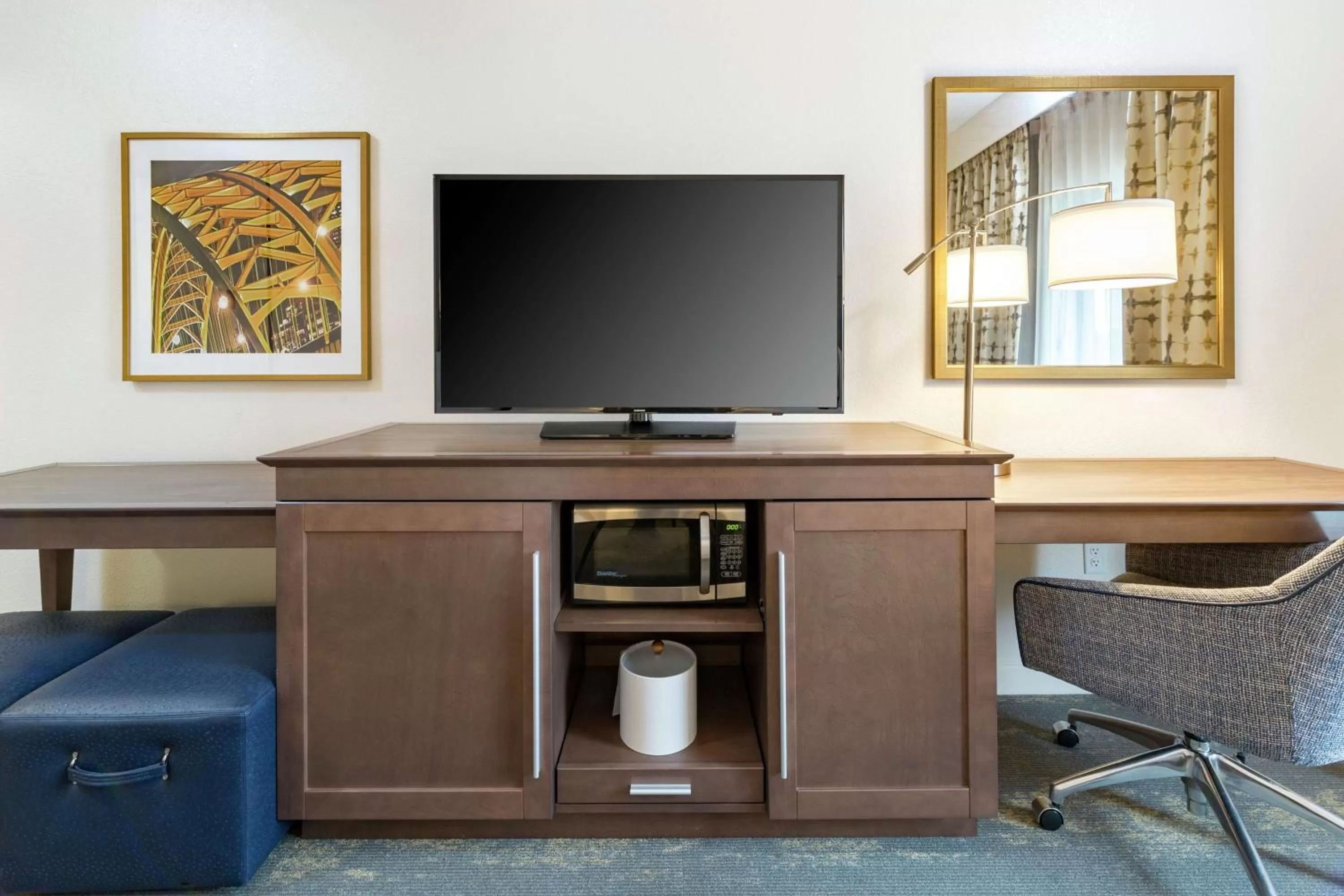 Bed in Hampton Inn & Suites Newport/Cincinnati, KY